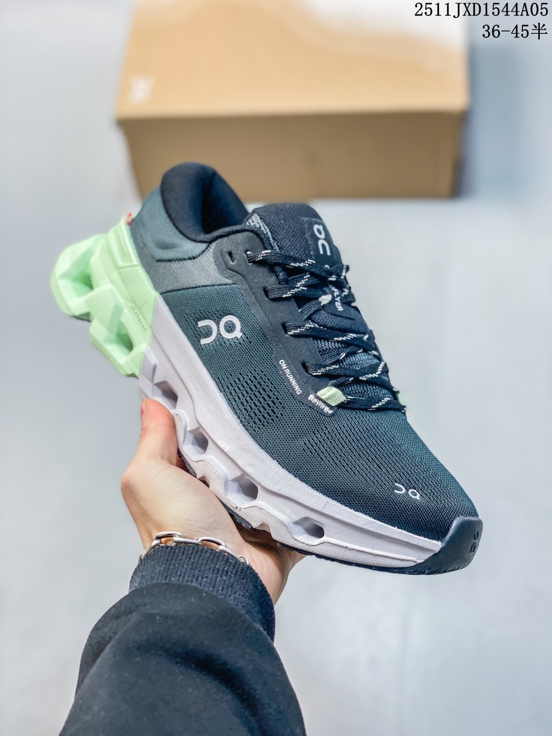 💰200 公司级
On昂跑 Cloudflver5户外街头机能风跑步鞋
户外机能融合街头潮流
越界开启全新都市探索
CloudTec专利科技鞋底搭载耐温耐用革新中底泡棉 同时以摇椅圆弧的机能感轮廓 
带来流畅平稳的迈步 轻量透气的工程网格结合环保人造麂皮 衬托出活力醒目的视觉效果 饰有品牌Logo的TPU鞋带扣 让系带方式别具一格 
是日常穿搭、旅行和城市探索的理想之选
11JXD1544A05