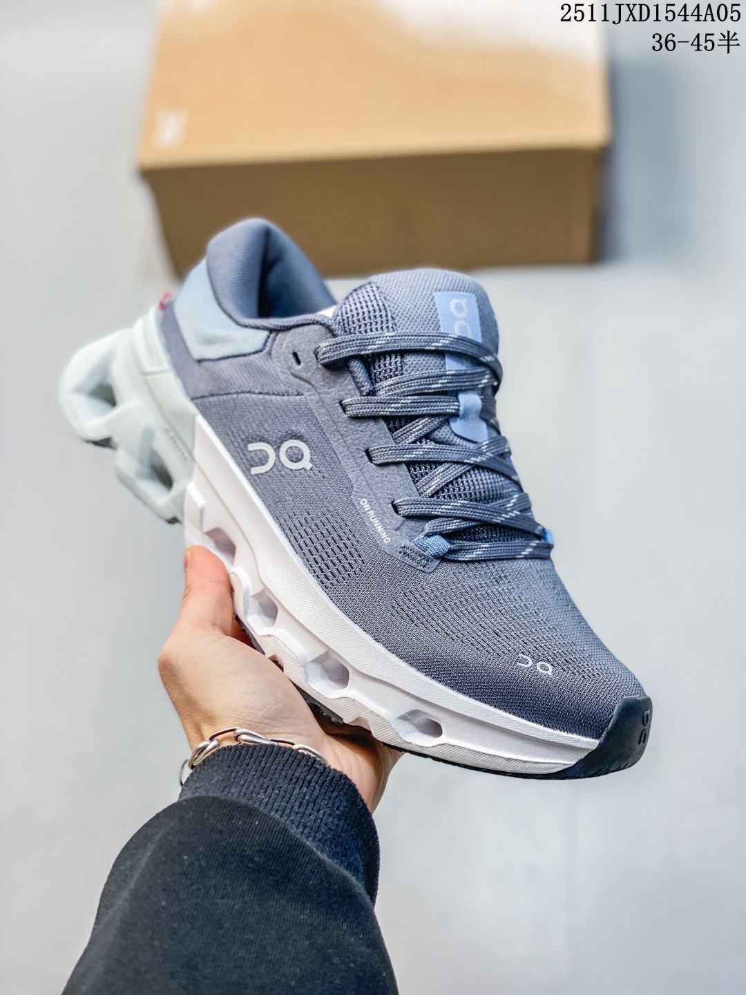 🈴 💰200 公司级
On昂跑 Cloudflver5户外街头机能风跑步鞋
户外机能融合街头潮流
越界开启全新都市探索
CloudTec专利科技鞋底搭载耐温耐用革新中底泡棉 同时以摇椅圆弧的机能感轮廓 
带来流畅平稳的迈步 轻量透气的工程网格结合环保人造麂皮 衬托出活力醒目的视觉效果 饰有品牌Logo的TPU鞋带扣 让系带方式别具一格 
是日常穿搭、旅行和城市探索的理想之选
11JXD1544A05