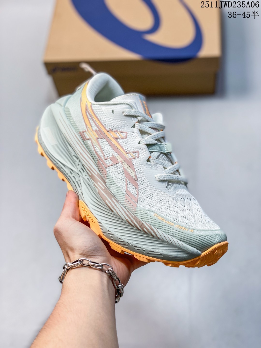 💰220。纯原✅ASICS GEL-TRABUCO MAX 4 亚瑟士 网面透气 耐磨 越野跑步鞋
这双鞋的外观设计超级吸引人 简约大气 色彩搭配也很时尚 ASICS亚瑟士的独家GEL缓震科技 在跑步过程中感受到前所未有的舒适感 脚底仿佛踩在云端一般轻盈 这双鞋的抓地力也非常出色 无论是湿滑的泥泞小路还是崎岖的山路 它都能牢牢地抓住地面 
货号:1012B769-100
尺码:36 37 37.5 38 39 39.5 40.5 41.5 42 42.5 43.5 44 45
lD:JGD101-ADH
11JWD235A06