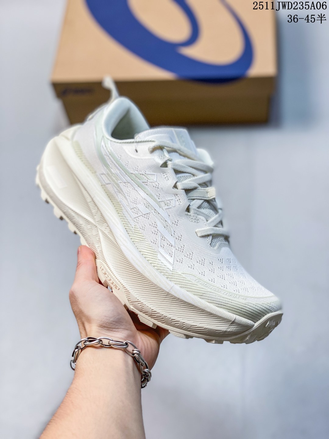 💰220。纯原 ✅ASICS GEL-TRABUCO MAX 4 亚瑟士 网面透气 耐磨 越野跑步鞋
这双鞋的外观设计超级吸引人 简约大气 色彩搭配也很时尚 ASICS亚瑟士的独家GEL缓震科技 在跑步过程中感受到前所未有的舒适感 脚底仿佛踩在云端一般轻盈 这双鞋的抓地力也非常出色 无论是湿滑的泥泞小路还是崎岖的山路 它都能牢牢地抓住地面 
货号:1012B769-100
尺码:36 37 37.5 38 39 39.5 40.5 41.5 42 42.5 43.5 44 45
lD:JGD101-ADH
11JWD235A06