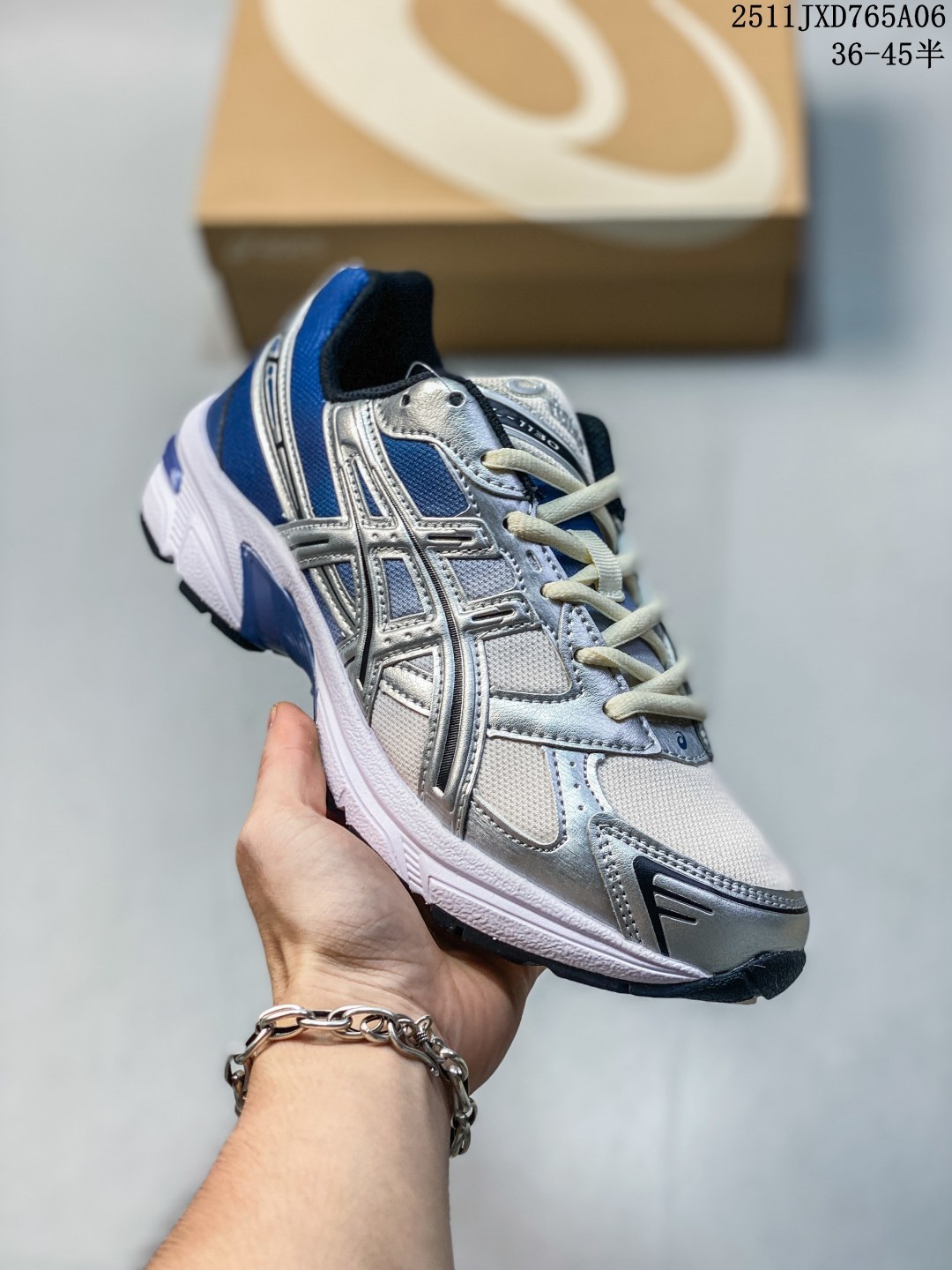 公司级 ASICS 亚瑟士 GEL-1130 男女时尚透气 健步减震 运动潮流耐磨休闲鞋 选用网眼与皮革相接,复古而富有层次感.网布搭配银色金属感线条,虎爪 Logo 加入配色点缀,加深复古时尚美感Ortholite 鞋垫+搭载着 GEL 缓震胶的鞋底,同时辅以耐磨大底提供良好抓地力.复古美学入门代表作,重现2000年代后期的复古美学. 货号:1203A784-100 半 11JXD765A06