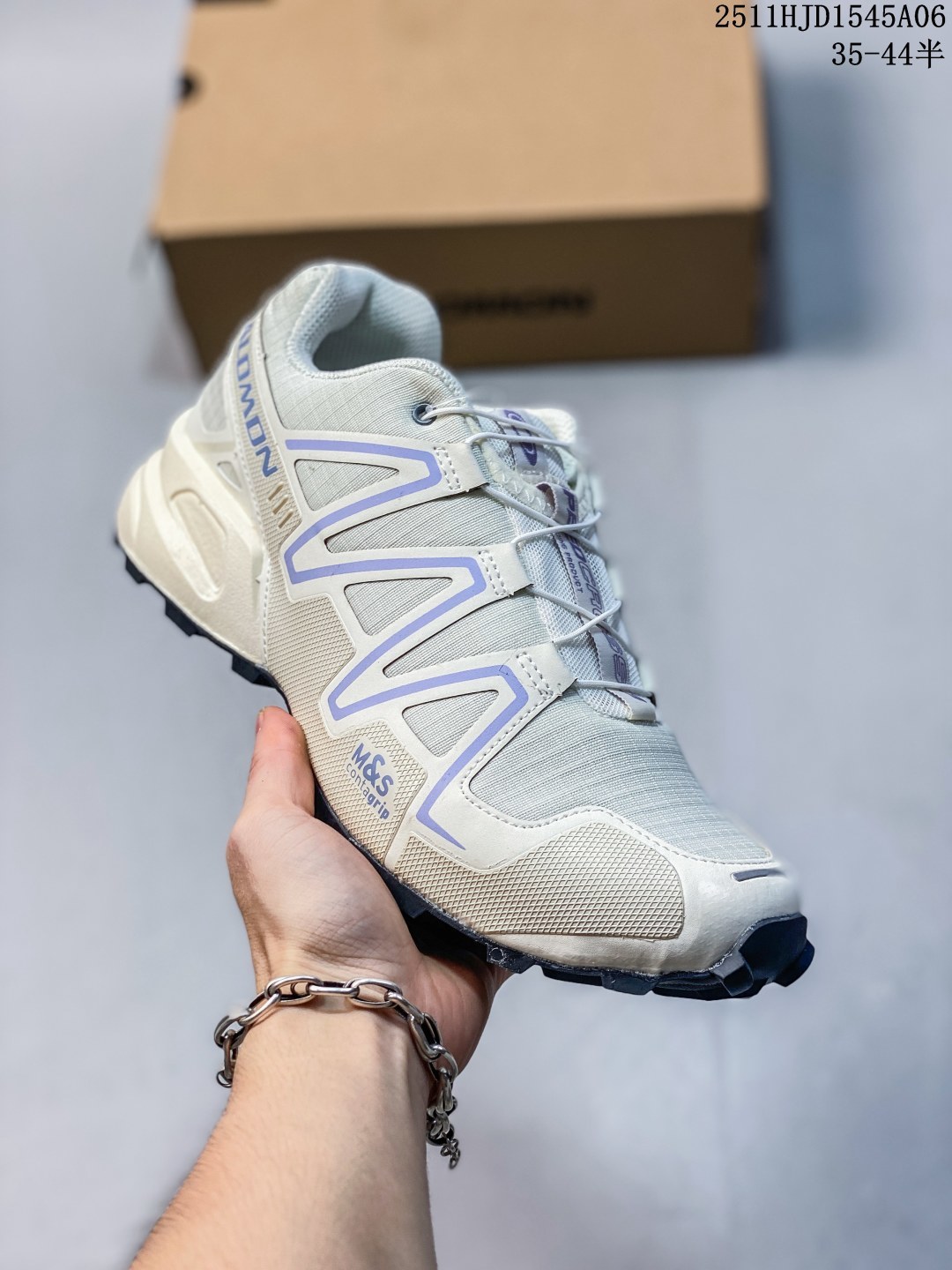 💰230
公司级:SPEEDCROSS 3萨洛蒙户外越野跑鞋 鞋面采用SENSIFIT贴合技术 全方位贴合包裹脚型 鞋跟部鞋底牵引设计 提供强大的抓地性能 更适应野外崎岖不平的道路 其3D ADVANCED CHASSIS底盘 材料轻量大化 钉齿设计更具稳定性、防护性 鞋底易磨损区运用CONTAGRIP高耐磨材料 应对城市硬质路面长距离跑考验
尺码:35-46