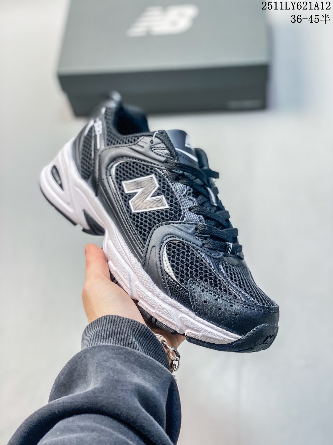 新百伦 NB530 New Balance 530 复跑古鞋NB530这鞋双确实是NB家经复典古款式之一,以全科新技诠释,成打功造530鞋款.鞋面保在持530基本线条和片层构结的同时,采更用为简洁、流畅设的计语言 货号:MR530SG 编码:HL28950210 半 11LY621A12