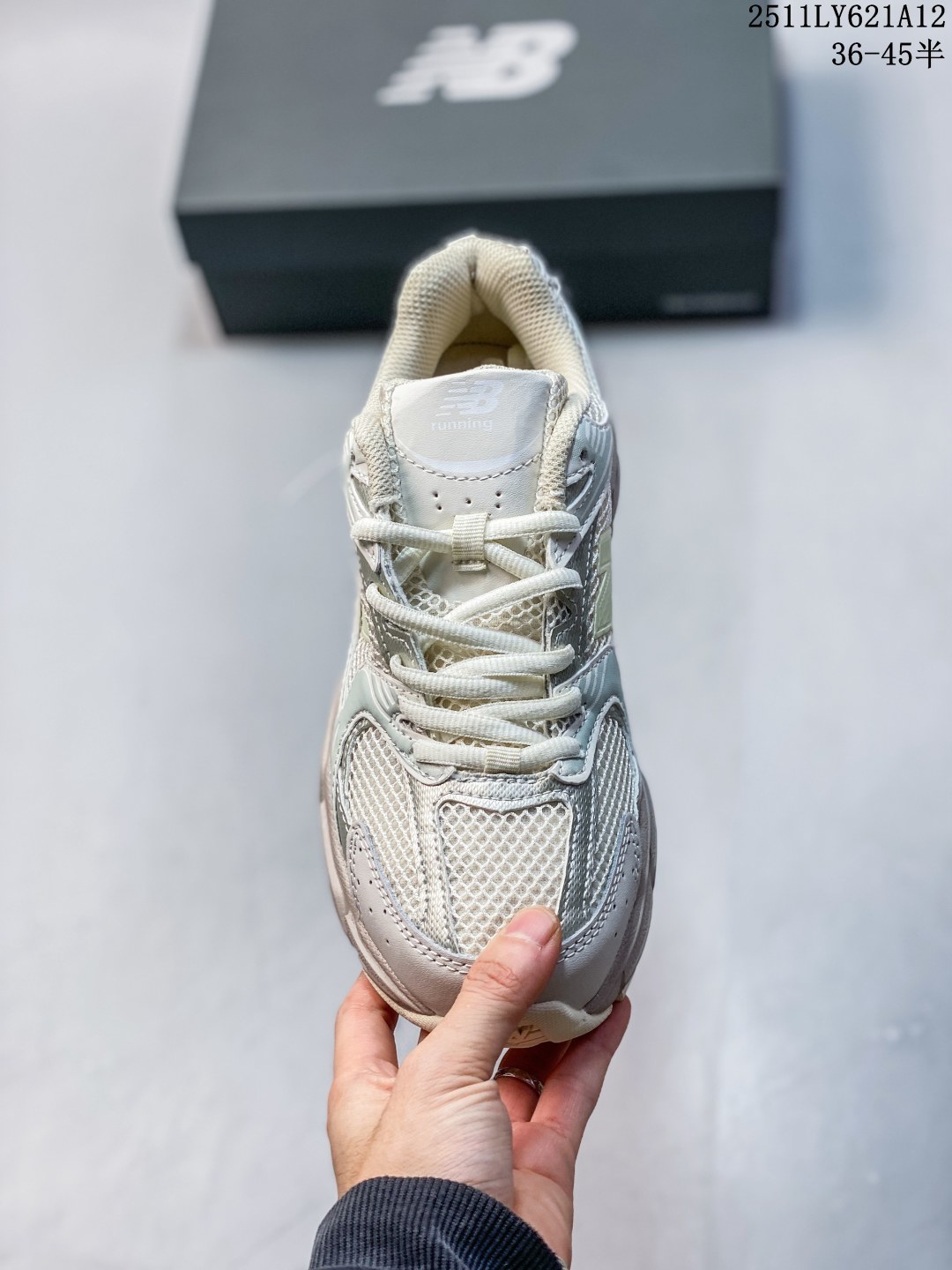 新百伦 NB530 New Balance 530 复跑古鞋NB530这鞋双确实是NB家经复典古款式之一,以全科新技诠释,成打功造530鞋款.鞋面保在持530基本线条和片层构结的同时,采更用为简洁、流畅设的计语言 货号:MR530SG 编码:HL28950210 半 11LY621A12