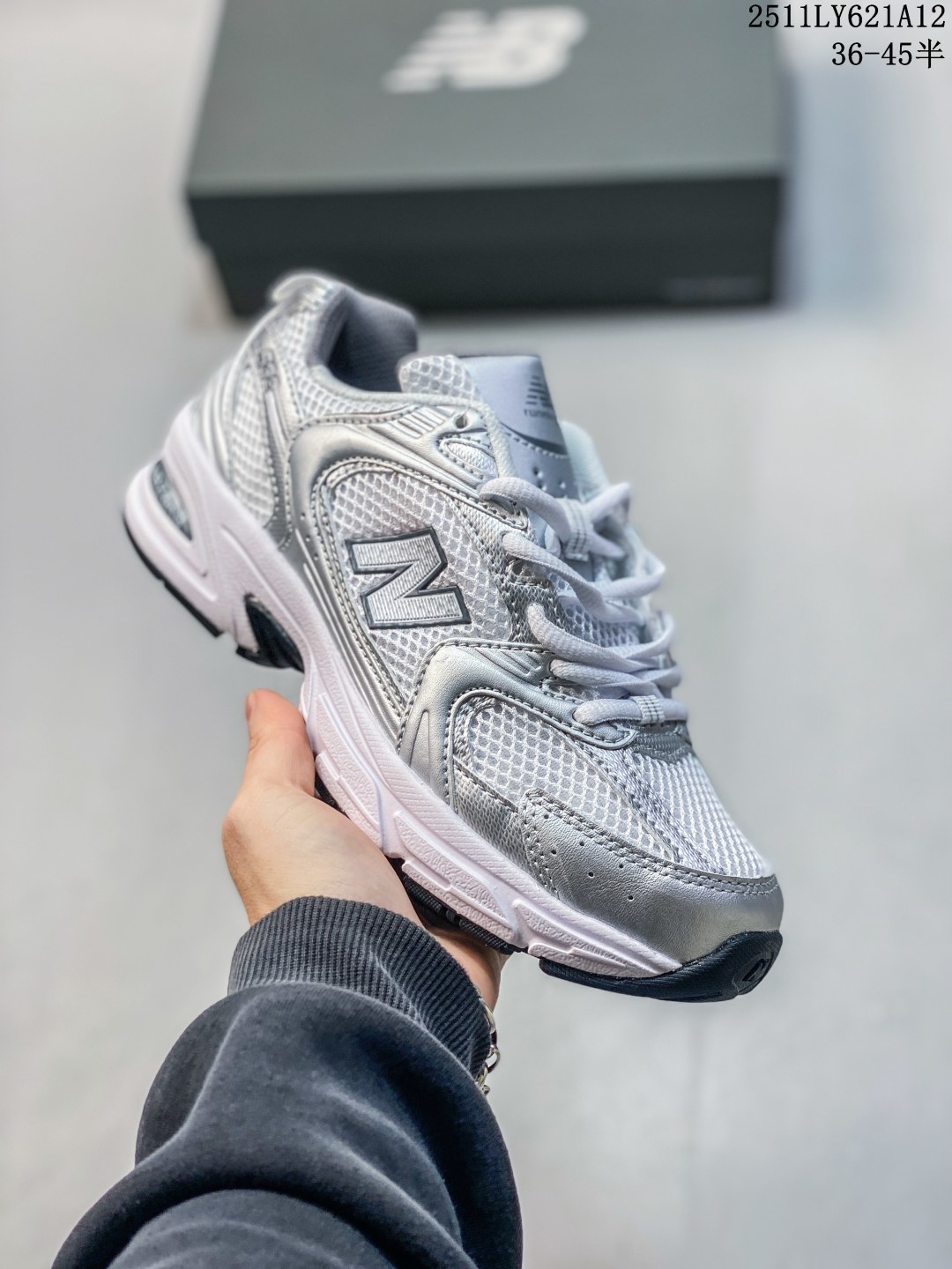 新百伦 NB530 New Balance 530 复跑古鞋NB530这鞋双确实是NB家经复典古款式之一,以全科新技诠释,成打功造530鞋款.鞋面保在持530基本线条和片层构结的同时,采更用为简洁、流畅设的计语言 货号:MR530SG 编码:HL28950210 半 11LY621A12