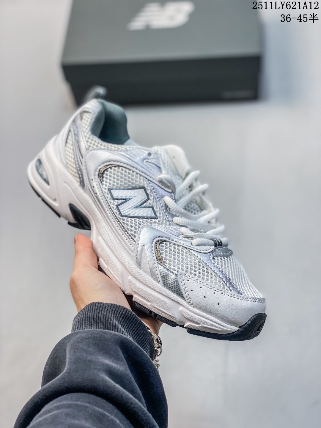 🈴️💰85
新百伦 NB530 New Balance 530 复跑古鞋NB530这鞋双确实是NB家经复典古款式之一，以全科新技诠释，成打功造530鞋款。鞋面保在持530基本线条和片层构结的同时，采更用为简洁、流畅设的计语言  
货号:MR530SG
Size:36 37 37.5 38 38.5 39.5 40 40.5 41.5 42 42.5 43 44 45
编码:HL28950210 Size:36～45半
11LY621A12