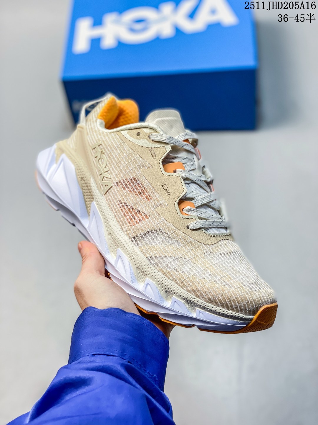 💰150
HOKA ONE ONE U ELEVON 2 MENTAL HEALTH🔥艾利文系列 男女款减震运动跑鞋💢鞋身网面提供透气性和舒适性；PROFLY中底，为后掌提供助力缓冲，为前掌提供强力回弹；橡胶大底，在不增加鞋重的同时提升耐磨性，无论快速健步如飞或缓步恢复体力都是上佳之选‼️
货号：1165230 Size：36-45带半码
11JHD205A16