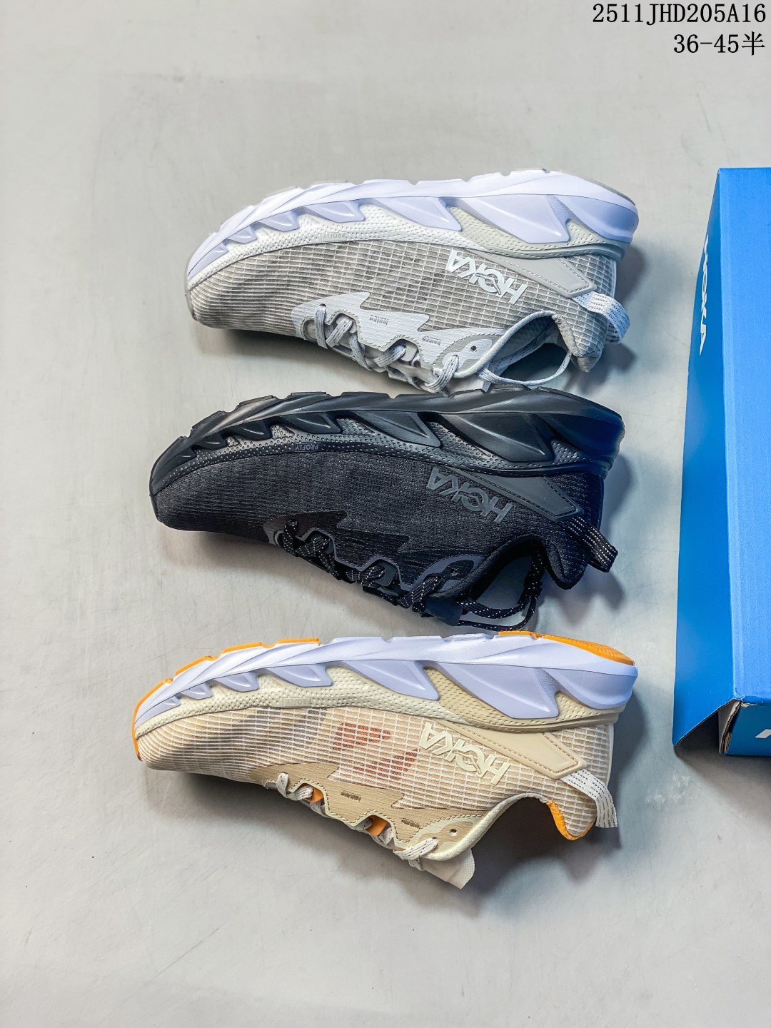 🈴️💰150
HOKA ONE ONE U ELEVON 2 MENTAL HEALTH🔥艾利文系列 男女款减震运动跑鞋💢鞋身网面提供透气性和舒适性；PROFLY中底，为后掌提供助力缓冲，为前掌提供强力回弹；橡胶大底，在不增加鞋重的同时提升耐磨性，无论快速健步如飞或缓步恢复体力都是上佳之选‼️
货号：1165230 Size：36-45带半码
11JHD205A16