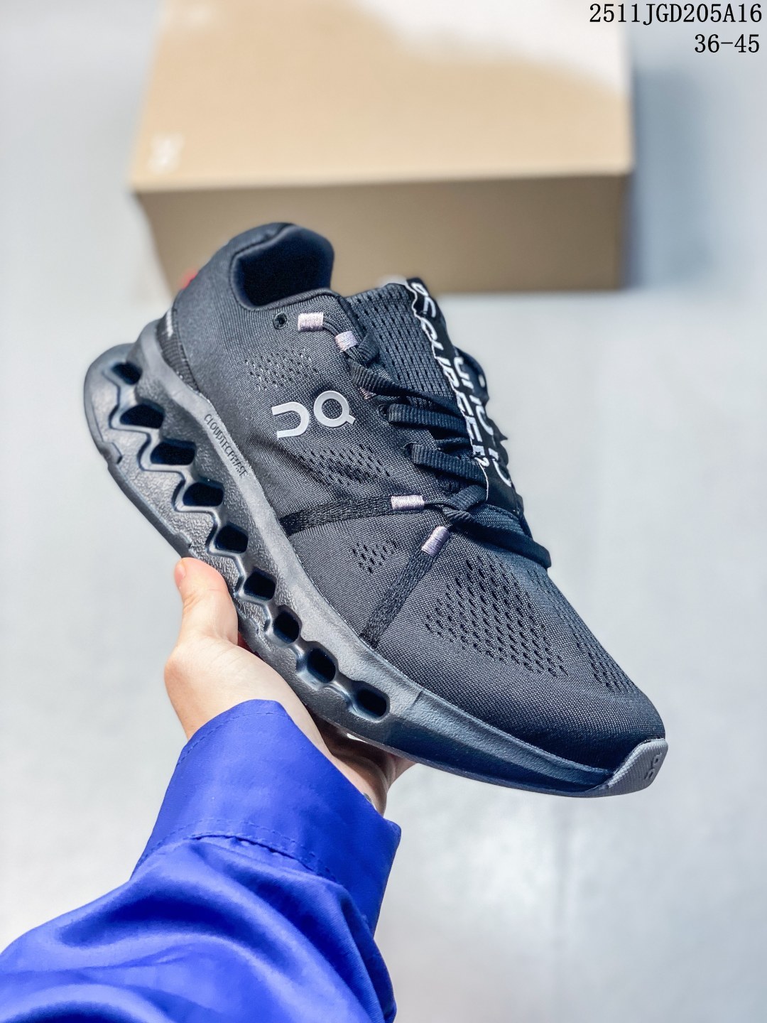 💰140
On 昂跑 Cloudsurfer 2 轻量运动休闲鞋！脚感很舒服，鞋底柔软且包裹性好，上脚显腿长，不用系鞋带很方便～ 不管休闲还是运动都很百搭。
尺码：36 37 38 39 40 41 42 43 44 45
11JGD205A16