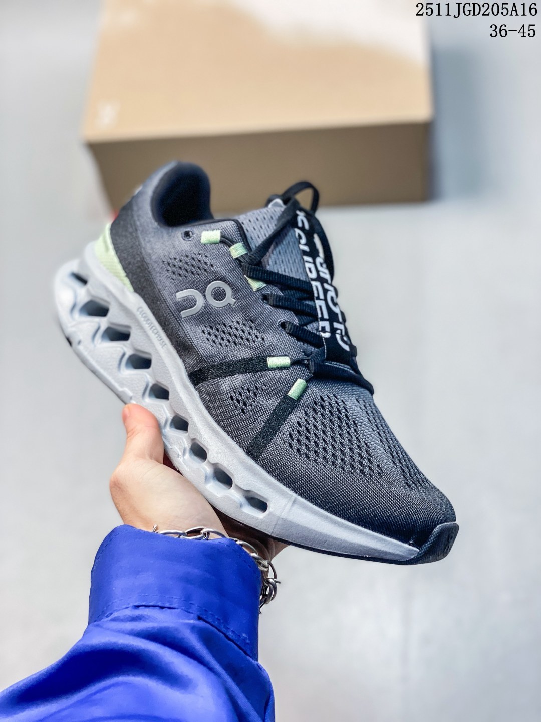 🈴️💰140
On 昂跑 Cloudsurfer 2 轻量运动休闲鞋！脚感很舒服，鞋底柔软且包裹性好，上脚显腿长，不用系鞋带很方便～ 不管休闲还是运动都很百搭。
尺码：36 37 38 39 40 41 42 43 44 45
11JGD205A16