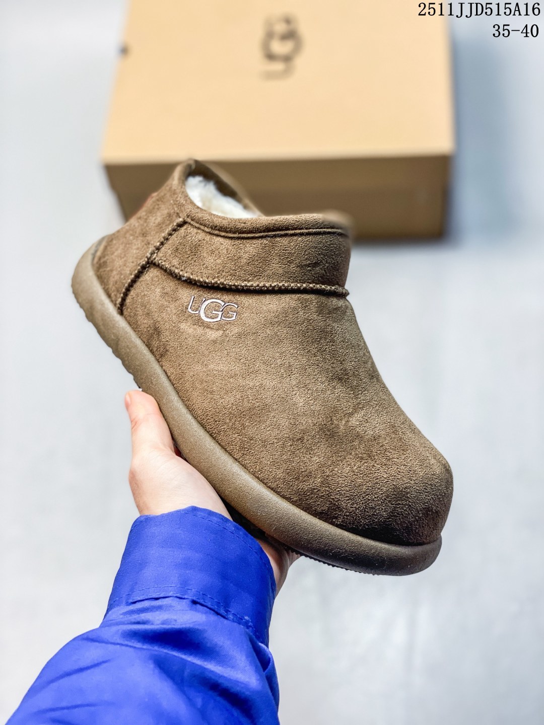 💰130
UGG 塔茨系列加厚款 穆勒风包头5CM半拖鞋 民族风秋冬雪地靴 
羊皮毛一体高品质 保暖锁热 一脚蹬
采用TPU模压定型翻毛皮鞋面材质 内嵌人造卷曲羊毛毛绒里衬和选用10毫米UGGPURE 植入式羊毛里衬与可拆卸的UGGPURE 植入式羊毛鞋垫 轻便防滑舒适橡胶外底 
11JJD515A16