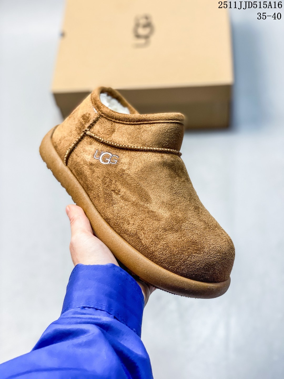 💰130
UGG 塔茨系列加厚款 穆勒风包头5CM半拖鞋 民族风秋冬雪地靴 
羊皮毛一体高品质 保暖锁热 一脚蹬
采用TPU模压定型翻毛皮鞋面材质 内嵌人造卷曲羊毛毛绒里衬和选用10毫米UGGPURE 植入式羊毛里衬与可拆卸的UGGPURE 植入式羊毛鞋垫 轻便防滑舒适橡胶外底 
11JJD515A16