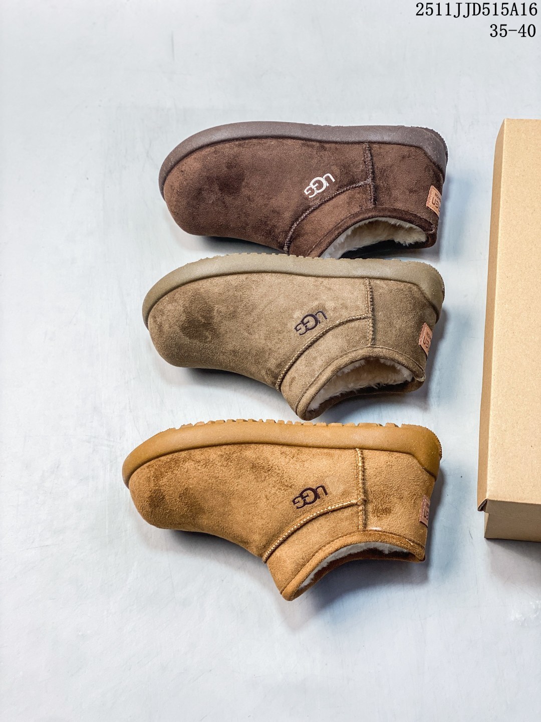 🈴️💰130
UGG 塔茨系列加厚款 穆勒风包头5CM半拖鞋 民族风秋冬雪地靴 
羊皮毛一体高品质 保暖锁热 一脚蹬
采用TPU模压定型翻毛皮鞋面材质 内嵌人造卷曲羊毛毛绒里衬和选用10毫米UGGPURE 植入式羊毛里衬与可拆卸的UGGPURE 植入式羊毛鞋垫 轻便防滑舒适橡胶外底 
11JJD515A16