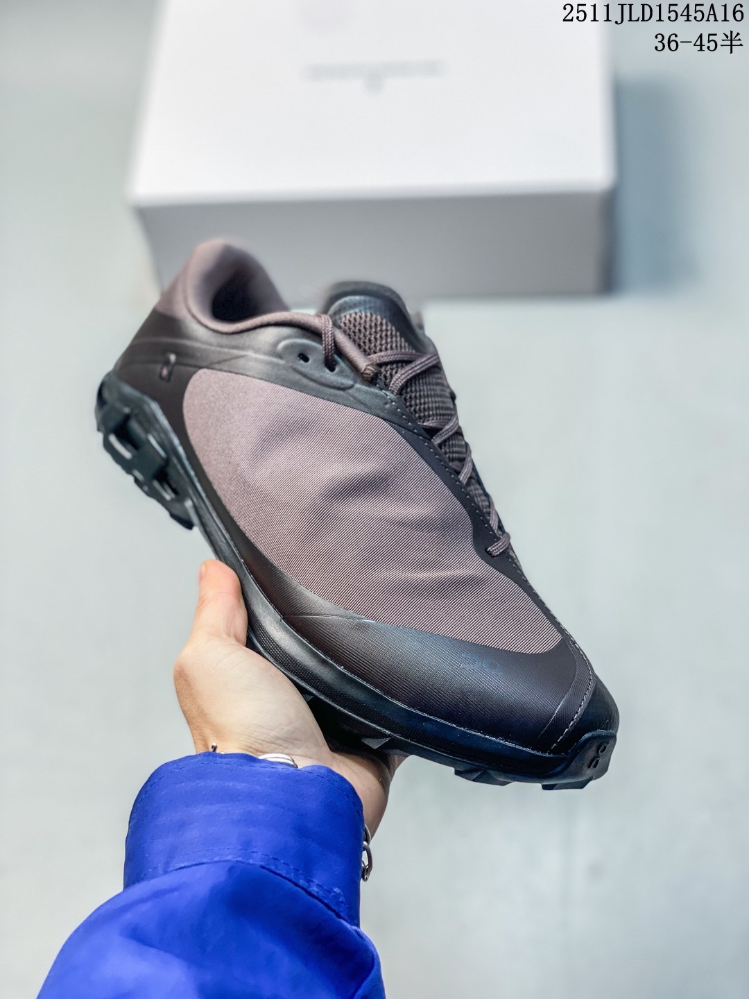 💰200
公司级✅On昂跑 Cloudventure Peak Paf系列低帮轻量舒适多功能休闲运动鞋
采用工程飞织网布组合再生聚酯纤维鞋面材质搭载独家隐藏速度中板 镂空CloudTec科技
泡棉缓震中底 黑科技跑出圈的时尚运动新宠
尺码:36 36.5 37.5 38 38.5 39 40 40.5 41 42 42.5 43 44 45 46
11JLD1545A16