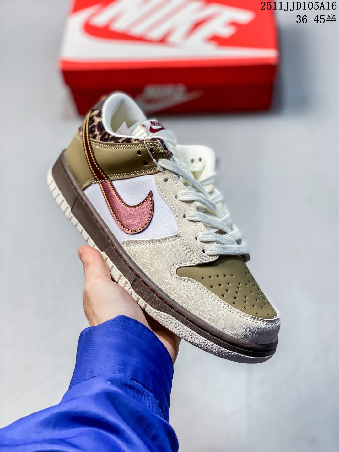 💰130
Nike/耐克  SB扣篮系列 采用皮革拼接固色皮材质，正确EVA发泡缓震中底组合RB橡胶外底❗️耐克Nike SB Dunk Low 扣篮系列低帮休闲运动滑板板鞋 
11JJD105A16