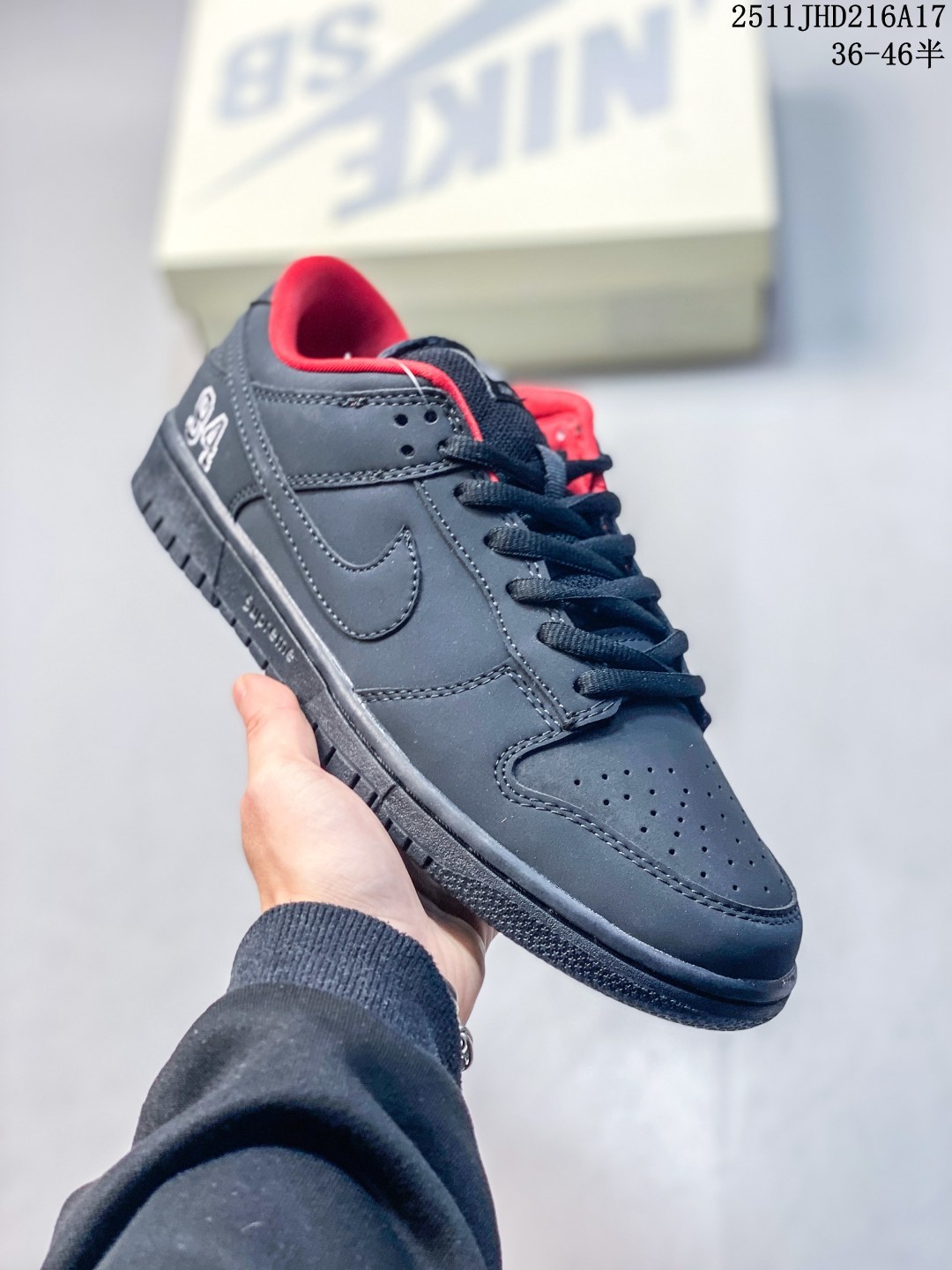 💰150
公司级✅Rayssa Leal x NK SB Dunk Low 联名低帮休闲板鞋 紫白 FZ5251-001
外贸特供订单 原厂Sadesa D7 皮料 细纹排气孔完全一致 全套原楦原模倾力打造完美版型 独家原厂航空铝磨具打磨大底 鞋头坡度极致还原 无解鞋型 原盒原配 圈内天花板工艺 原厂冲刀 超高清洁度 全鞋零毛边皮料切割 采用原厂百宏鞋带以及原厂百宏织唛舌标 内标可供原厂几率过验 原厂中底布点胶 原厂中底布拉帮走线遵循公司 
SIZE：36 36.5 37.5 38 38.5 39 40 40.5 41 42 42.5 43 44 44.5 45 46
11JHD216A17