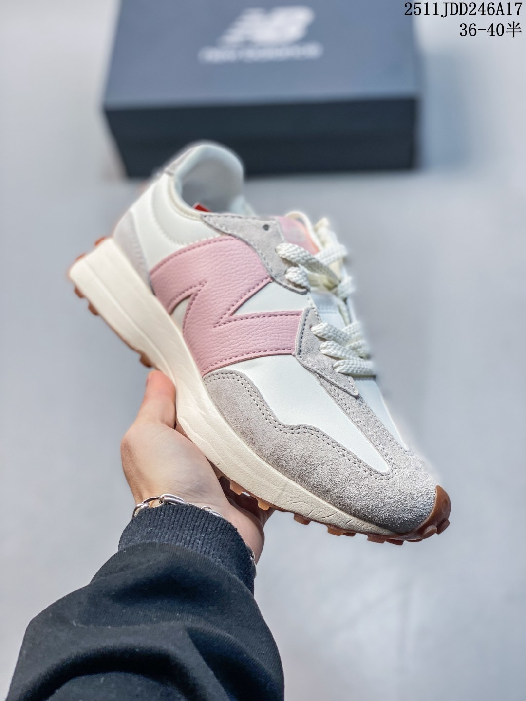 💰120
顶级版本 纯原猪八版本
#货号：WS327LT
#全新NB新百伦New Balance MS327系列
#复古风格设计打造的全新造型。侧身还以解构设计将 
#N 字标志以压花样式呈现，样式别具新意。而麂皮、冲孔皮革
11JDD246A17