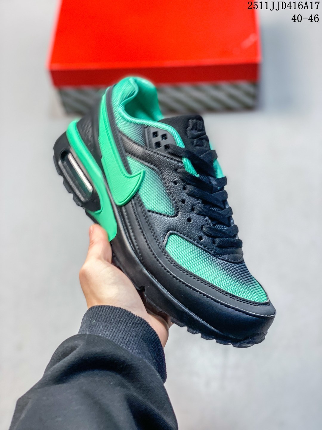 💰130
经典校园配色,耐克NIke Court Borough Low 2学院系列休闲运动皮革板鞋 货号:
11JJD416A17