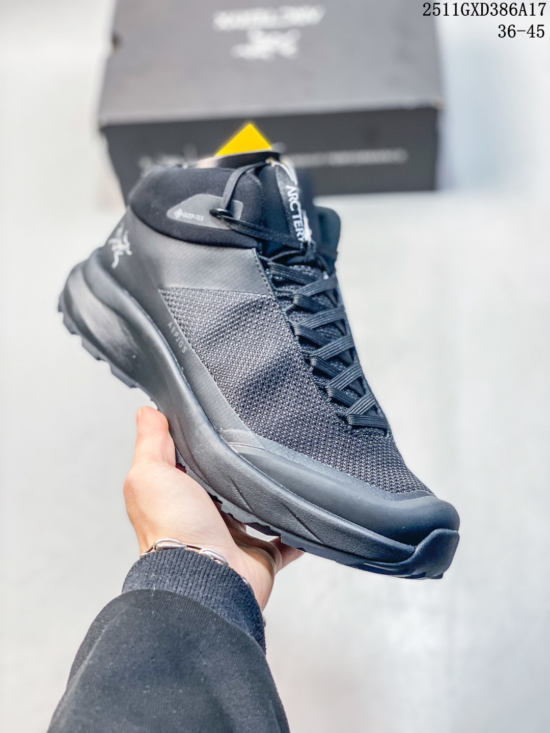 💰260 公司级真标带半码! Norvanld M始祖鸟 覆盖防水高帮越野跑鞋 适合技术路线单日徒步穿着 Aeriosflgtx鞋受到长途野外跑步鞋的启发 适合在变化的地形上进行快速轻快的徒步旅行穿着 舒适而有支撑性 使您充满信心 该设计与脚部融为一体 可最大限度地减少摩擦 gore-tex保护膜可防水 采用gore隐形适体(invisiblefit)技术 更轻薄舒适 敏捷 稳定和技术路线上的自信源于vibram® megagrip外底 压缩eva内底以及一体的tpu 重量约:275g技术特点防水透气轻量耐磨鞋子鞋外底结构vibram®megagripM橡胶化合材料耐用柔软鞋子结构tpu鞋头可防磨损压缩eva泡沫内底以及一体的tpu铁芯提高了灵活性和稳定性 使您充满信心鞋子衬垫结构4mm厚ortholiteM3d模制插片材料gore-tex薄膜tpu高耐磨保护膜cordura®网眼布 11GXD386A17