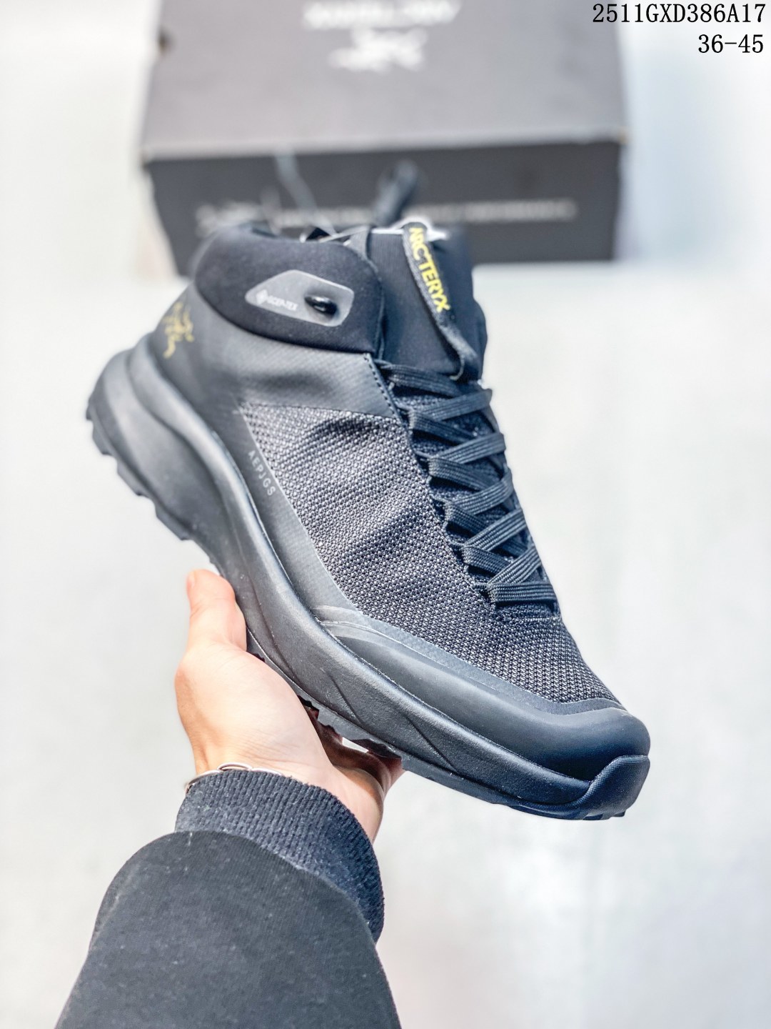 💰260 公司级真标带半码! Norvanld M始祖鸟 覆盖防水高帮越野跑鞋 适合技术路线单日徒步穿着 Aeriosflgtx鞋受到长途野外跑步鞋的启发 适合在变化的地形上进行快速轻快的徒步旅行穿着 舒适而有支撑性 使您充满信心 该设计与脚部融为一体 可最大限度地减少摩擦 gore-tex保护膜可防水 采用gore隐形适体(invisiblefit)技术 更轻薄舒适 敏捷 稳定和技术路线上的自信源于vibram® megagrip外底 压缩eva内底以及一体的tpu 重量约:275g技术特点防水透气轻量耐磨鞋子鞋外底结构vibram®megagripM橡胶化合材料耐用柔软鞋子结构tpu鞋头可防磨损压缩eva泡沫内底以及一体的tpu铁芯提高了灵活性和稳定性 使您充满信心鞋子衬垫结构4mm厚ortholiteM3d模制插片材料gore-tex薄膜tpu高耐磨保护膜cordura®网眼布 11GXD386A17