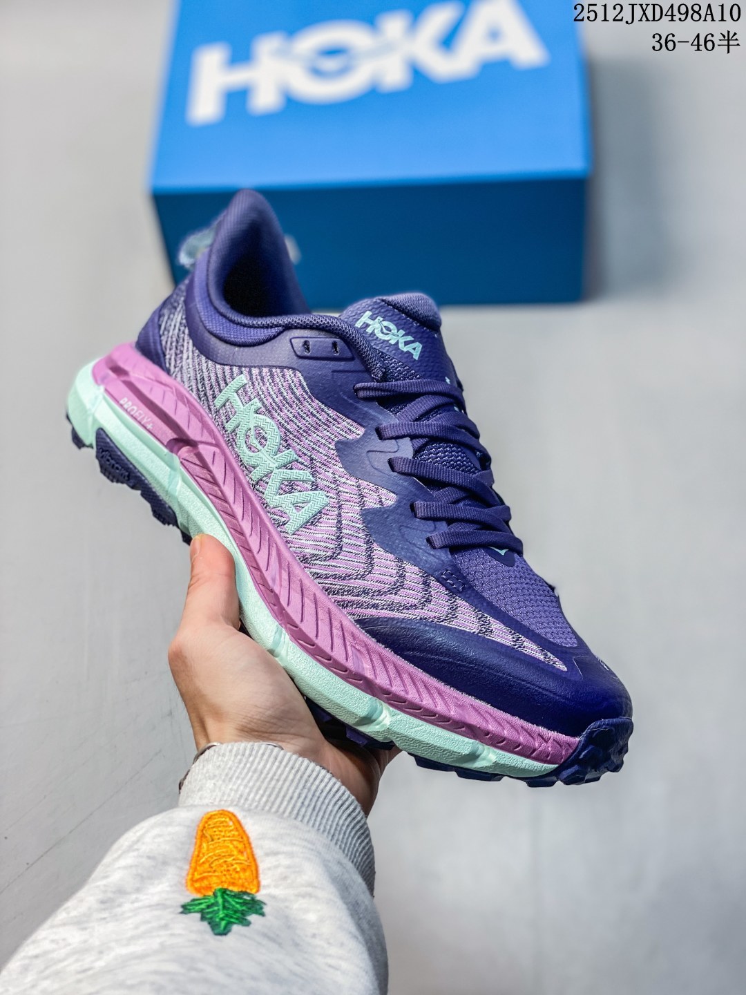 💰160
Hoka One One男女运动鞋,Mafate Speed 4 系列 飞速马法特4 减震回弹透气越野跑鞋。MafateSpeed 4 是需要舒适性和多功能性的小径的绝佳选择。上侧是提花网,其厚度足以抵抗污垢,无需任何额外的覆盖层。脚趾上方是透气、有弹性的网布,可让鞋面扩展以适应您的脚部。在此之下,ProFly中底在最靠近您的脚部放置了轻质泡沫,当您在坚硬的地面上跑步时,这会提高您的舒适度,而底层则足够坚固,可以在相当大的岩石上行驶并保护您的脚底。当您进入陡峭或泥泞的地形时,鞋子仍然闪闪发光。外底经过重新设计,脚下有更多橡胶。每个凸耳都有三个不同的层,为您提供大量锋利的边缘以紧贴地面。
类型:男女鞋
货号:1129930
尺码:36-45含半码
编码:12JXD498A10