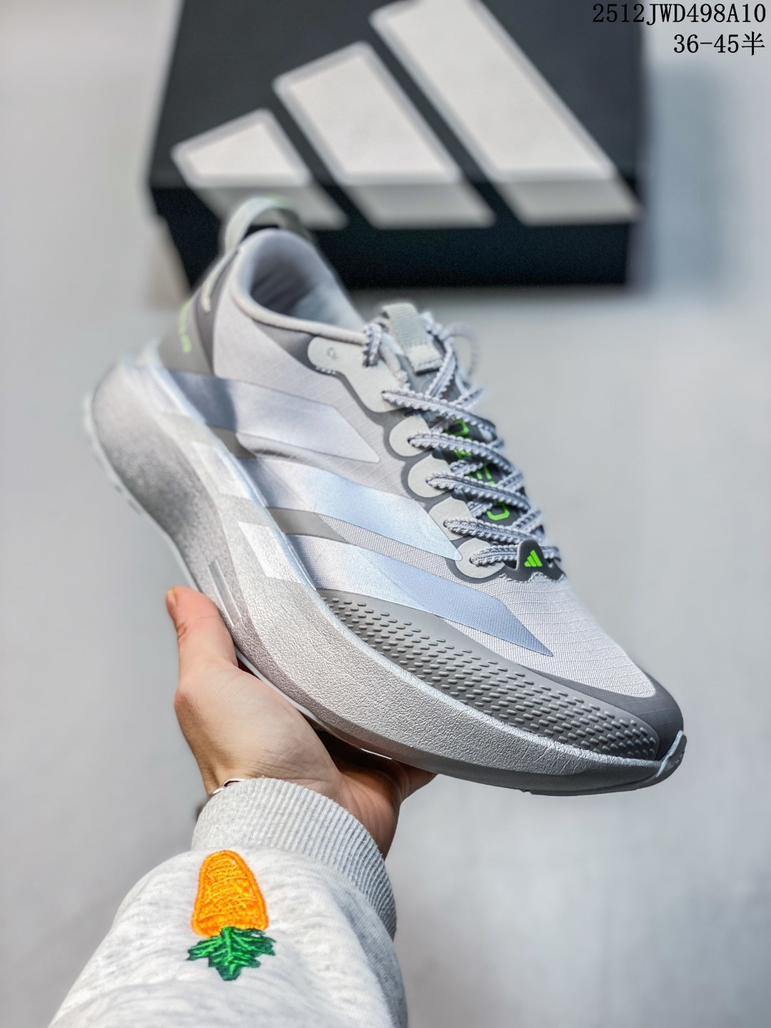 【公司级】阿迪达斯 ADIDAS ADIZERO EVO SL 运动舒适防滑耐磨 低帮跑步鞋 内置碳板 阿迪达斯革新力作!「破纪录轻跑鞋」adiZero Adios Pro EVO 极致轻盈的Lightweight Upper设计,带来近乎裸足的舒适体验.中底采用尖端科技,Lightstrike Pro材料经过精细调校,实现卓越缓震与轻量化的完美结合.#科技与时尚的融合 #阿迪达斯adidas #宝藏鞋子阿迪达斯 #今天只晒鞋 #潮鞋新品体验官 #那些年,那些鞋 #入秋换季先换鞋. 类型:男女鞋 货号:JS4454 含半码 编码:NBMT1207ZNL 12JWD498A10