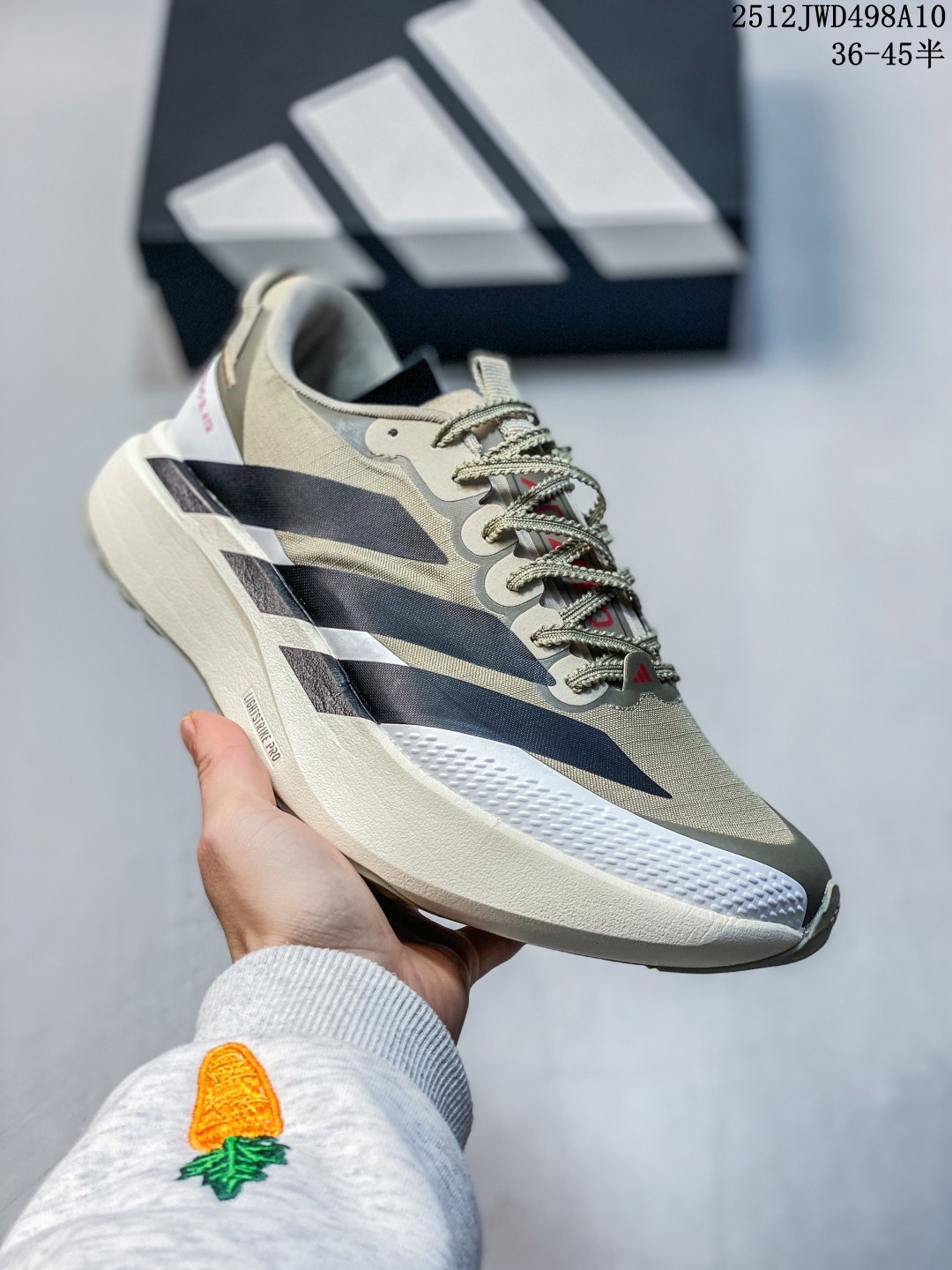 【公司级】阿迪达斯 ADIDAS ADIZERO EVO SL 运动舒适防滑耐磨 低帮跑步鞋 内置碳板 阿迪达斯革新力作!「破纪录轻跑鞋」adiZero Adios Pro EVO 极致轻盈的Lightweight Upper设计,带来近乎裸足的舒适体验.中底采用尖端科技,Lightstrike Pro材料经过精细调校,实现卓越缓震与轻量化的完美结合.#科技与时尚的融合 #阿迪达斯adidas #宝藏鞋子阿迪达斯 #今天只晒鞋 #潮鞋新品体验官 #那些年,那些鞋 #入秋换季先换鞋. 类型:男女鞋 货号:JS4454 含半码 编码:NBMT1207ZNL 12JWD498A10