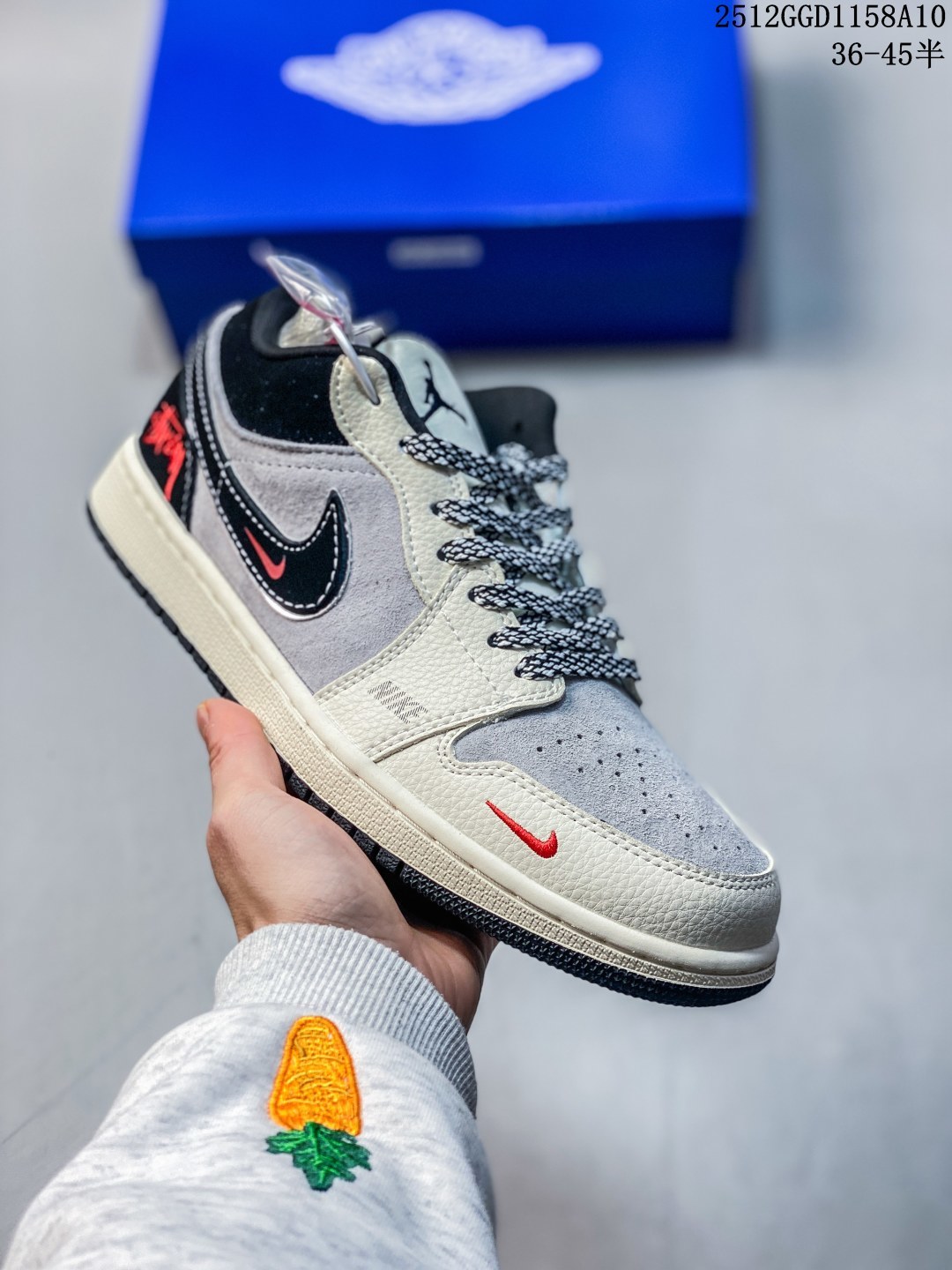 纯原 AJ Low × Stüssy这波“街头王炸”,直接把潮流基因焊在鞋上!灰白黑撞色+麂皮质感,红标Stüssy logo一戳封神 是AJ的复古球鞋魂,更是Stüssy的街头腔调 货号QG1988-016,这双“行走的潮流硬通货”谁能顶得住? 12GGD1158A10