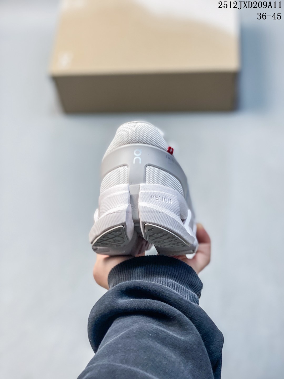 💰200。纯原
On昂跑 Cloudswift 4 AD 百搭舒适防滑耐磨 低帮跑步鞋 灰色 36-45
12JXD209A11