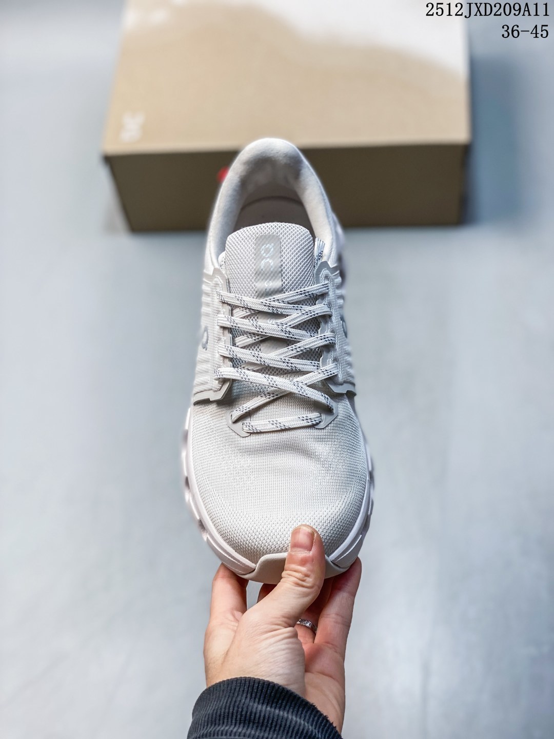 💰200。纯原
On昂跑 Cloudswift 4 AD 百搭舒适防滑耐磨 低帮跑步鞋 灰色 36-45
12JXD209A11