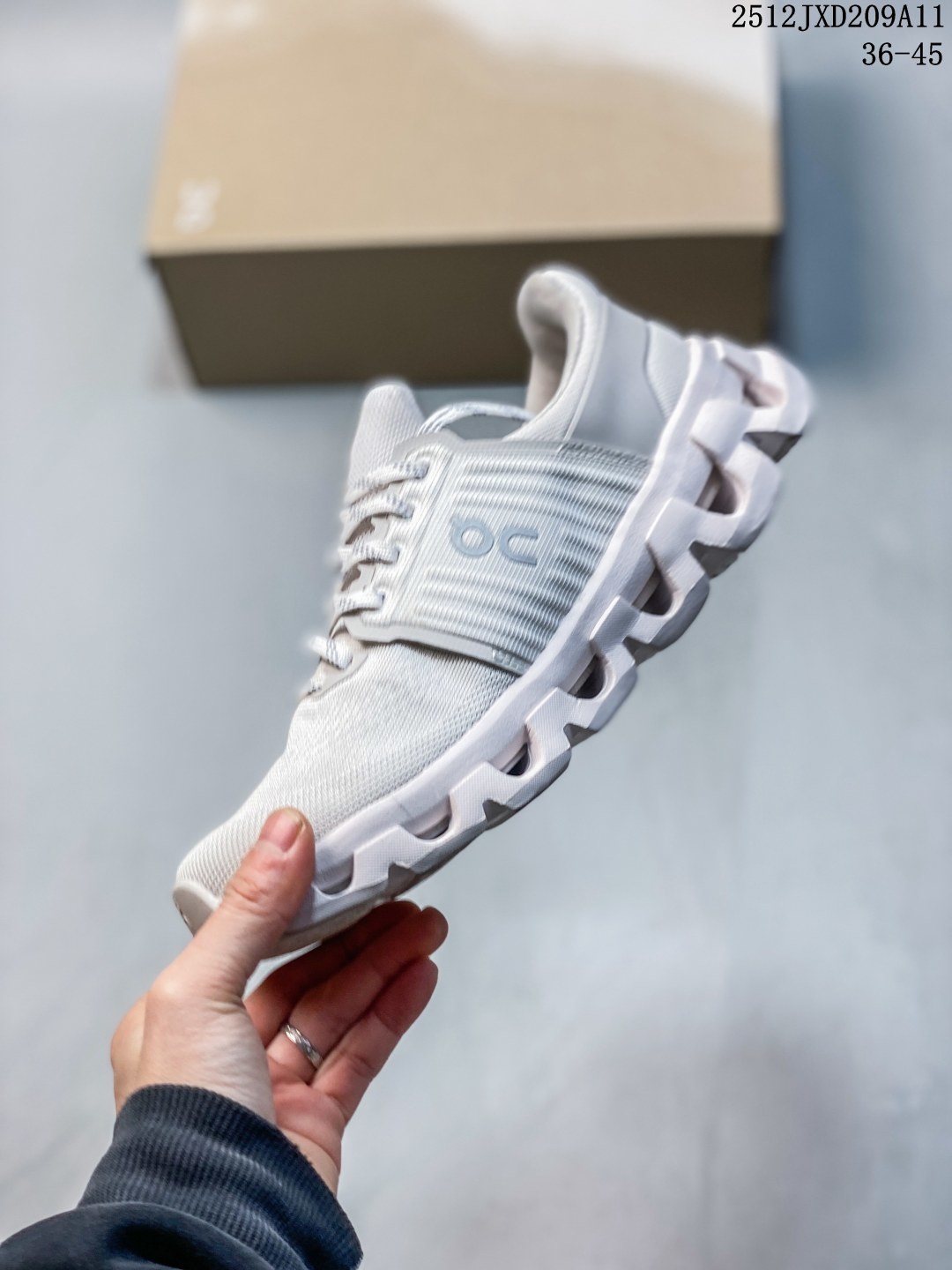 💰200。纯原
On昂跑 Cloudswift 4 AD 百搭舒适防滑耐磨 低帮跑步鞋 灰色 36-45
12JXD209A11