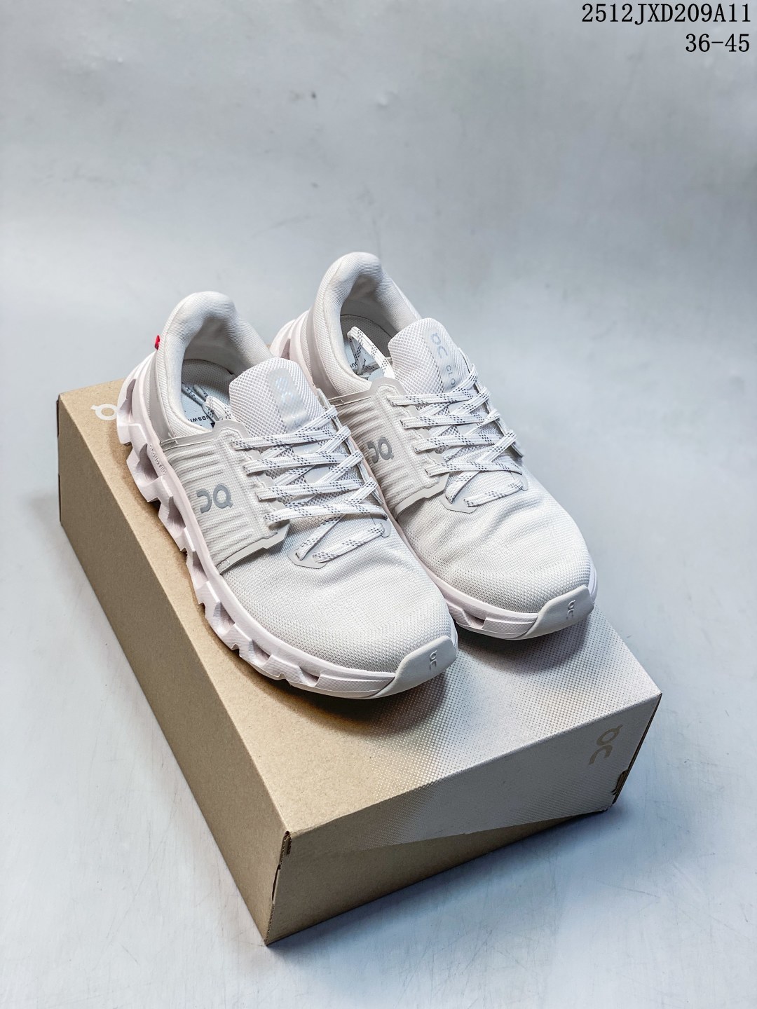 💰200。纯原
On昂跑 Cloudswift 4 AD 百搭舒适防滑耐磨 低帮跑步鞋 灰色 36-45
12JXD209A11