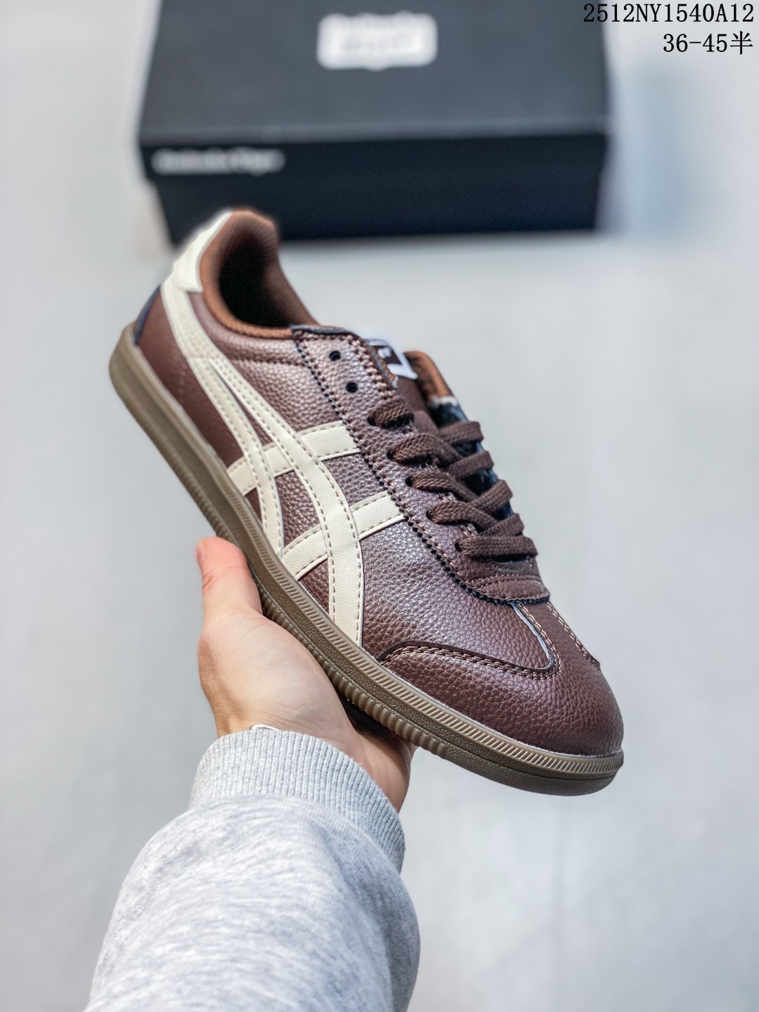 Onitsuka Tiger Tokuten 亚瑟士 复古低帮休闲跑鞋 实拍首发 TOKUTEN的灵感来源于80年代的室内用鞋 T-TOE前足补强设计 室内鞋的橡胶大底元素 复古经典 是TIGER拥趸追捧款 鞋跟 鞋舌处印有鬼塚虎特有的品牌logo标志 提升品牌的认知度 柔软内里材质 穿着更加舒适 改良后鞋底设计 更具防滑性 官方货号:1183B938-201 NY1450A12