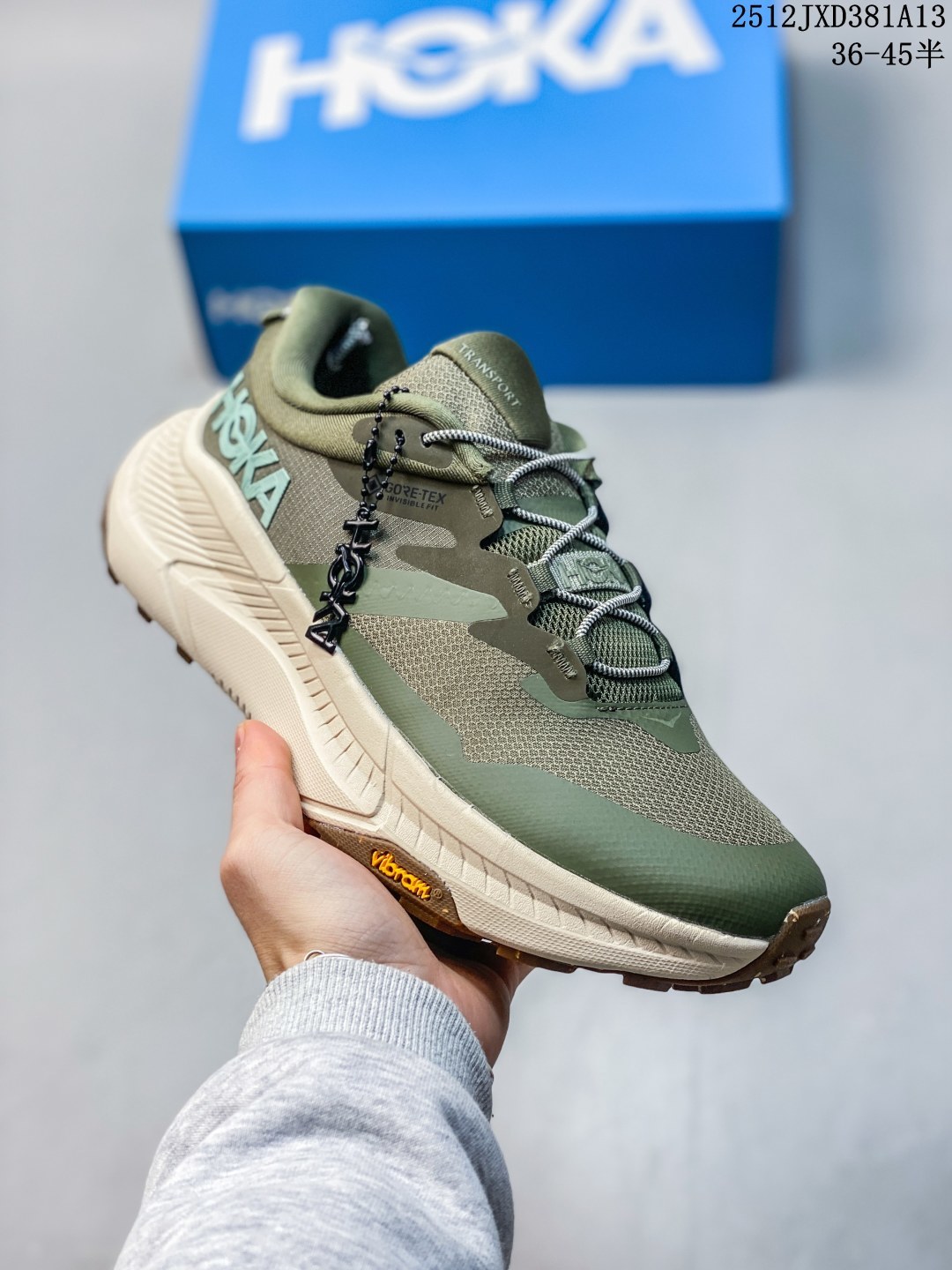 HOKA ONE ONE PROJECT TRANSPORT 舒适 防滑耐磨 低帮 生活休闲鞋 男女同款 这双鞋也是HOKA提倡环保主义的一双鞋款,中底和外底都使用了部分天然的原材料,环保理念值得点赞!​Project 作为Hoka Transport的特别版本,与Transport共用相同的中底配置,鞋面的有所改变.鞋面采用了防撕裂的鞋面,精致肌理感提花,轻盈透气.鞋头和跟后处加有醒目反光条,夜行增加警示作用户外夜间穿着也更安全可靠.鞋子采用了快速鞋带扣,拉链设计造型百搭,穿脱更加方便.超轻泡棉中底,用30%甘蔗纤维为原材料,轻盈提供持久的缓冲.嵌入式鞋床,采用类似赛车座椅的桶式结构,基于不同跑步爱好者的特点进行微调,将双足固定于中底之上.外底采用了 VIBRAM ECOSTEP NATURAL 橡胶沿袭一贯的品质、抓地力和性能高标准橡胶采用90%以上的天然成分,100%的天然色素均源自植物和生物农副产品生产工艺过程未使用溶剂或化学品更环保.#hoka户外鞋 #hoka #潮流户外鞋 #宝藏户外鞋子分享. 含半码 12JXD381A13