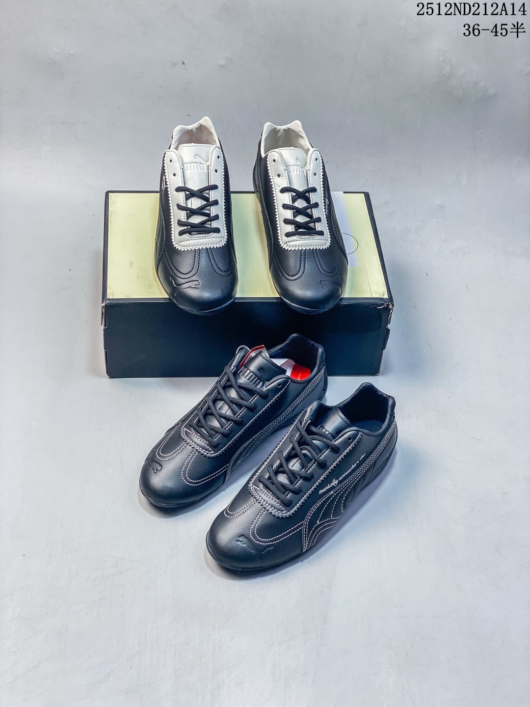 🈴️💰110
公司级Rose x PUMA彪马 Speedcat 联名系列 情侣 薄底 赛车 德训双鞋带 舒适百搭 生活休闲鞋 男女同款 
PUMA Speedcat为蓝本，融入Rosé品牌标志性的蝴蝶结双鞋带设计，鞋侧及后跟新增鞋带穿孔，可自由缠绕鞋身打造蝴蝶结造型，为硬朗的赛车鞋增添柔美气质。
鞋面采用细腻的头层牛皮，质感柔软，油光锃亮，侧面的白色LOGO也是皮质的，鞋舌处和鞋垫上印有彪马和Rose的联名LOGO。
鞋底厚度仅1.8cm，比普通运动鞋轻20%以上，搭配加厚鞋垫，缓震表现出色，走路轻盈舒适，久走不累。鞋面采用亲肤透气网布+环保PU材质，夏天穿也不闷脚。
有黑色和奶油色等配色，黑色款经典百搭，奶油色款则以温柔奶杏白+浅灰条纹为主，搭配牛仔裤、短裙等都超有氛围感，适合多种场合穿着。
size：36 37 37.5 38 38.5 39 40 40.5 41 42   42.5  43  44  45
12ND212A14