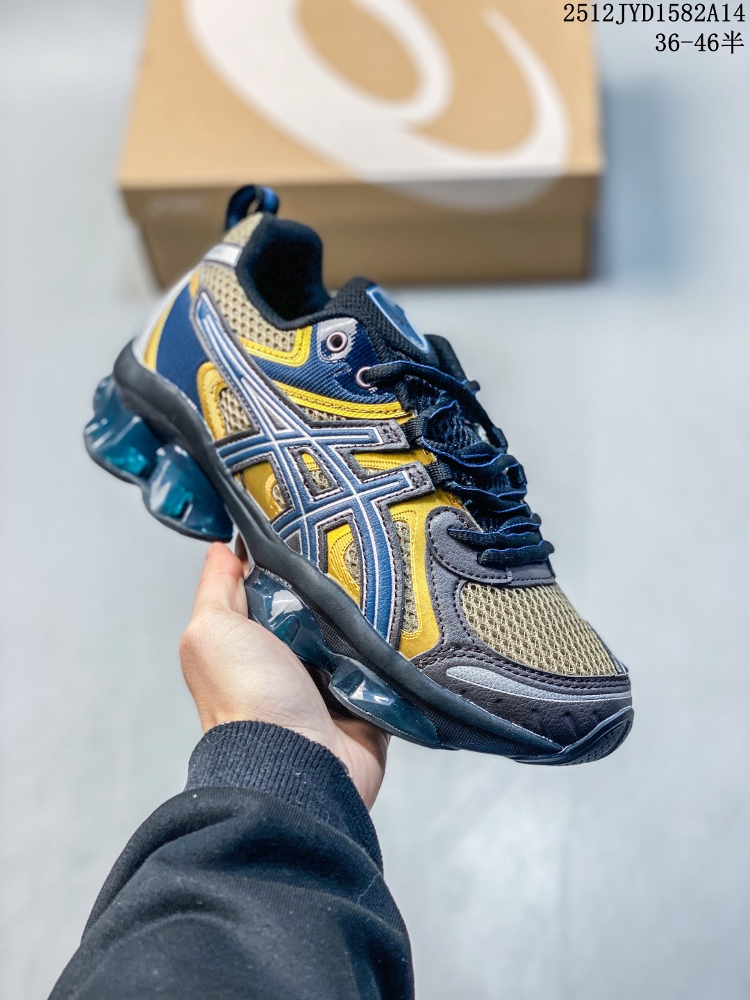 💰170
Asics Gel-Quantun Kinetic 亚瑟士 复古休闲运动鞋厚底增高老爹鞋
#采用 GEL Scutoid 技术的橡胶鞋底。在拥有拥有相同外底科技的基础上,与早先推出的 Kiko Kostadinov 联名款 GEL-QUANTUM ZIENTZIA 十分相似,不失为具有 Ki 味的平替选择。
货号:1203A270-201
12JYD1582A14