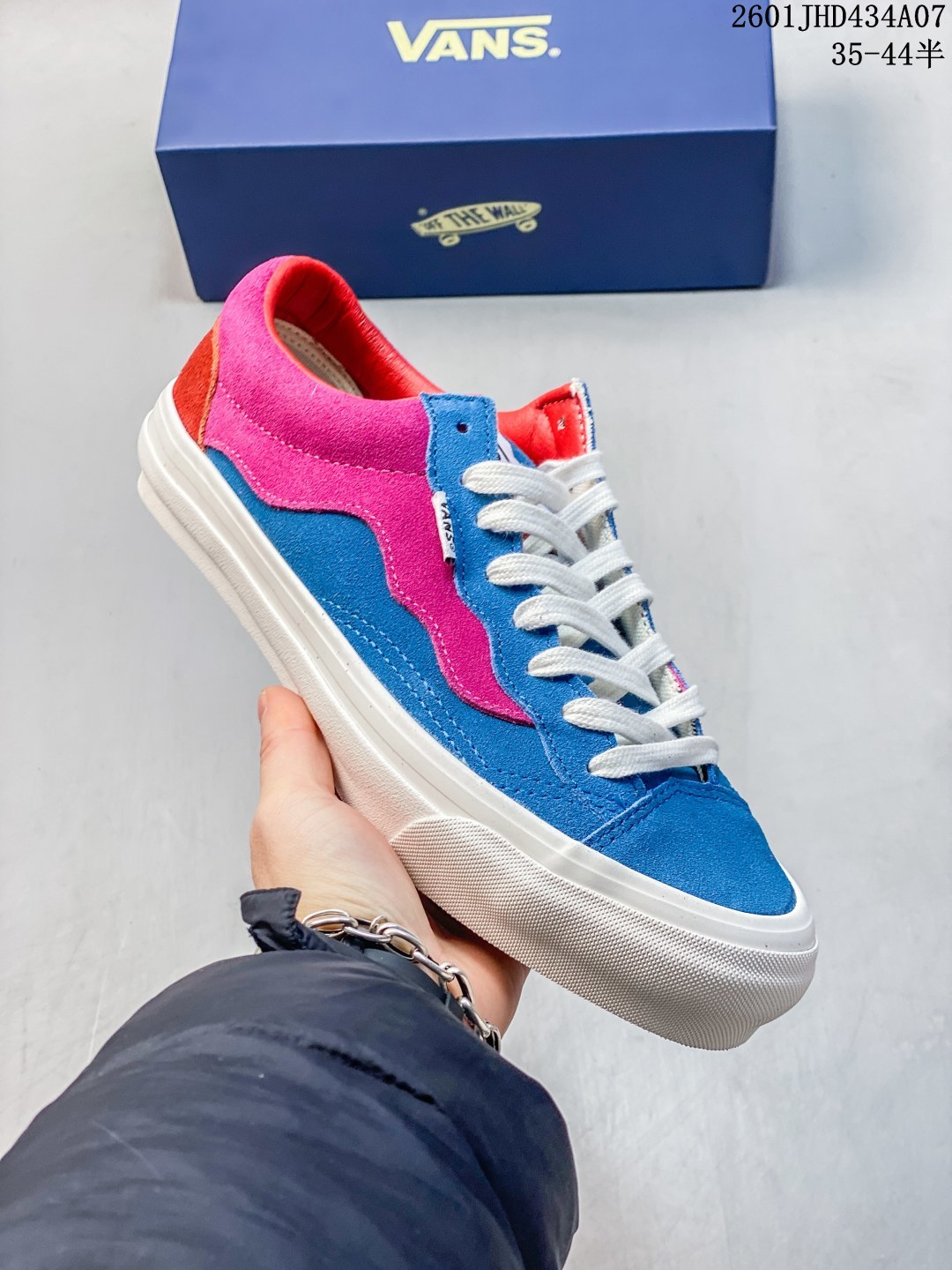 💰150
Vision Street Wear 全新滑板鞋CHOPPER系列‼  市面顶级版本 高端品质 原版私模大底 原装硫化工艺 细节质感 无可挑剔 众多明星 网红潮人分分上脚 完全种草！全新的STICK系列，延用80年代初VISION STREET WEAR热门鞋款 14050 SHOCKWAVE侧标，时代更替，经典革新。做工也是非常诚意，让整双鞋的质感与视觉层次更加丰富。复古造型！势不可挡！ 本年度最佳滑板鞋 超级百搭 无论四季如何变换，都能完美契合。 
Size：35-44（36.5 38.5 40.5 42.5）
01JHD434A07