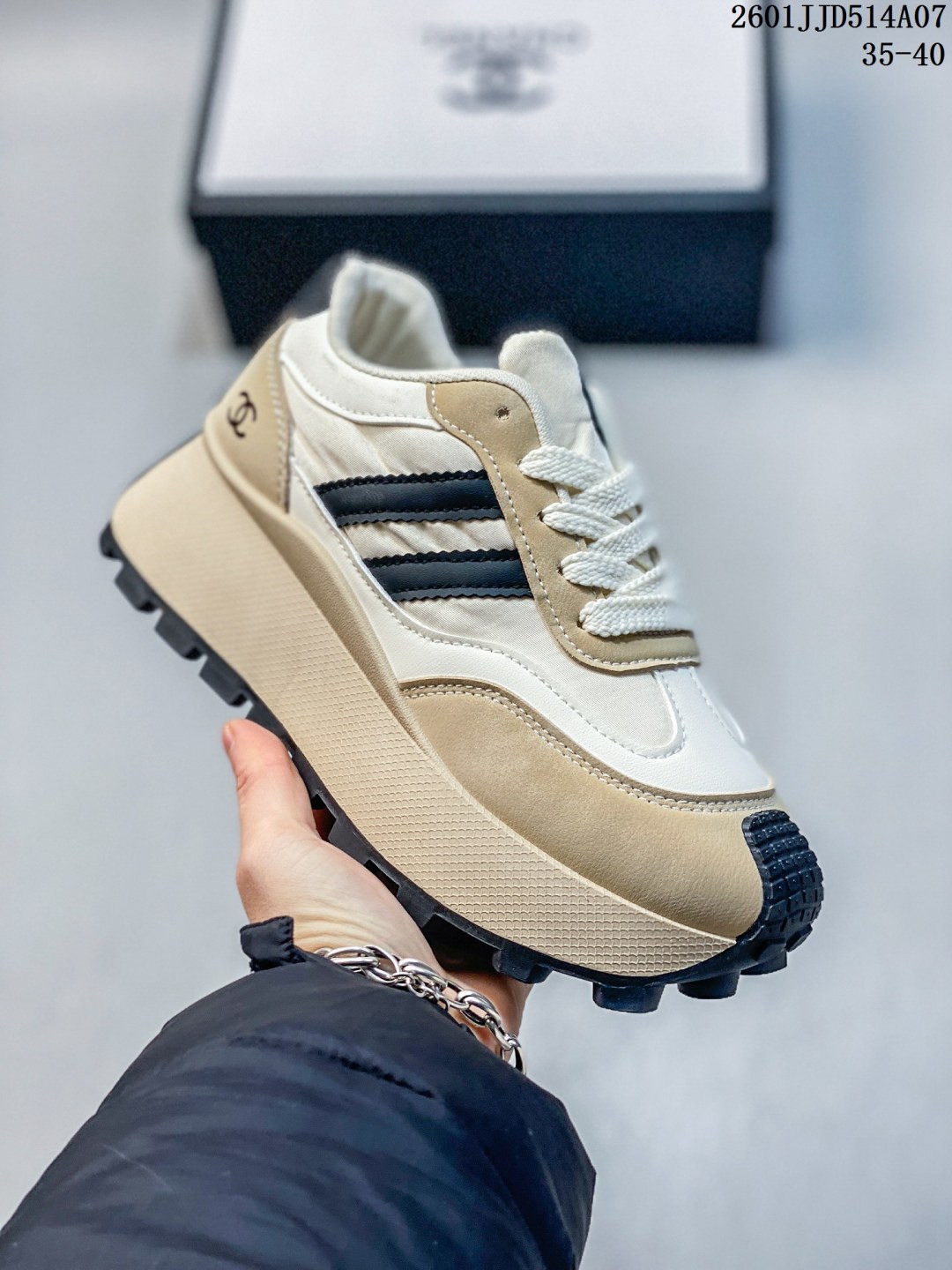 💰130
香奈儿CHANEL 轻奢单品香奈儿 四季鞋终极衍生款 穿上脚不仅更时髦 简约的鞋面搭配 鞋面搭配优雅而醒目的chanel字母 即时尚又高端大气。鞋面精选香奈儿布料
01JJD514A07