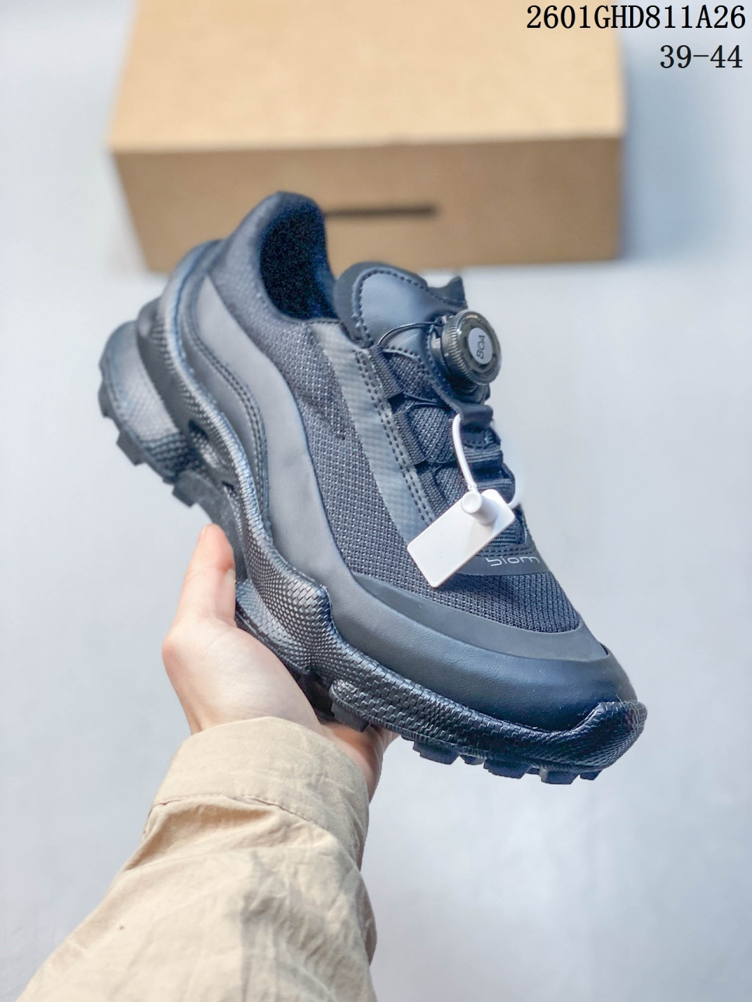 💰250
核心私DESCENTE迪桑特轻盈防水时尚休闲运动覆盖防水男子越野跑鞋 官方同步上架适合技术路线单日徒步穿着 aeriosflgtx鞋受到长途野外跑步鞋的启发 适合在变化的地形上进行快速轻快的徒步旅行穿着，舒适而有支撑性，使您充满信心。该设计与脚部融为一体，可最大限度地减少摩擦，gore-tex保护膜可防水，采用gore隐形适体(invisiblefit)技术，更轻薄舒适。敏捷、稳定和技术路线上的自信源于vibram® megagrip外底、压缩eva内底以及一体的tpu。防水透气轻量耐磨鞋子鞋外底结构vibram®megagripM橡胶化合材料耐用柔软鞋子结构tpu鞋头可防磨损压缩eva泡沫内底以及一体的tpu铁芯提高了灵活性和稳定性，使您充满信心鞋子衬垫结构4mm厚or模制插片材料gore-tex薄膜tpu高耐磨保护膜cordura®网眼布 尺码: 39-44
01GHD811A26