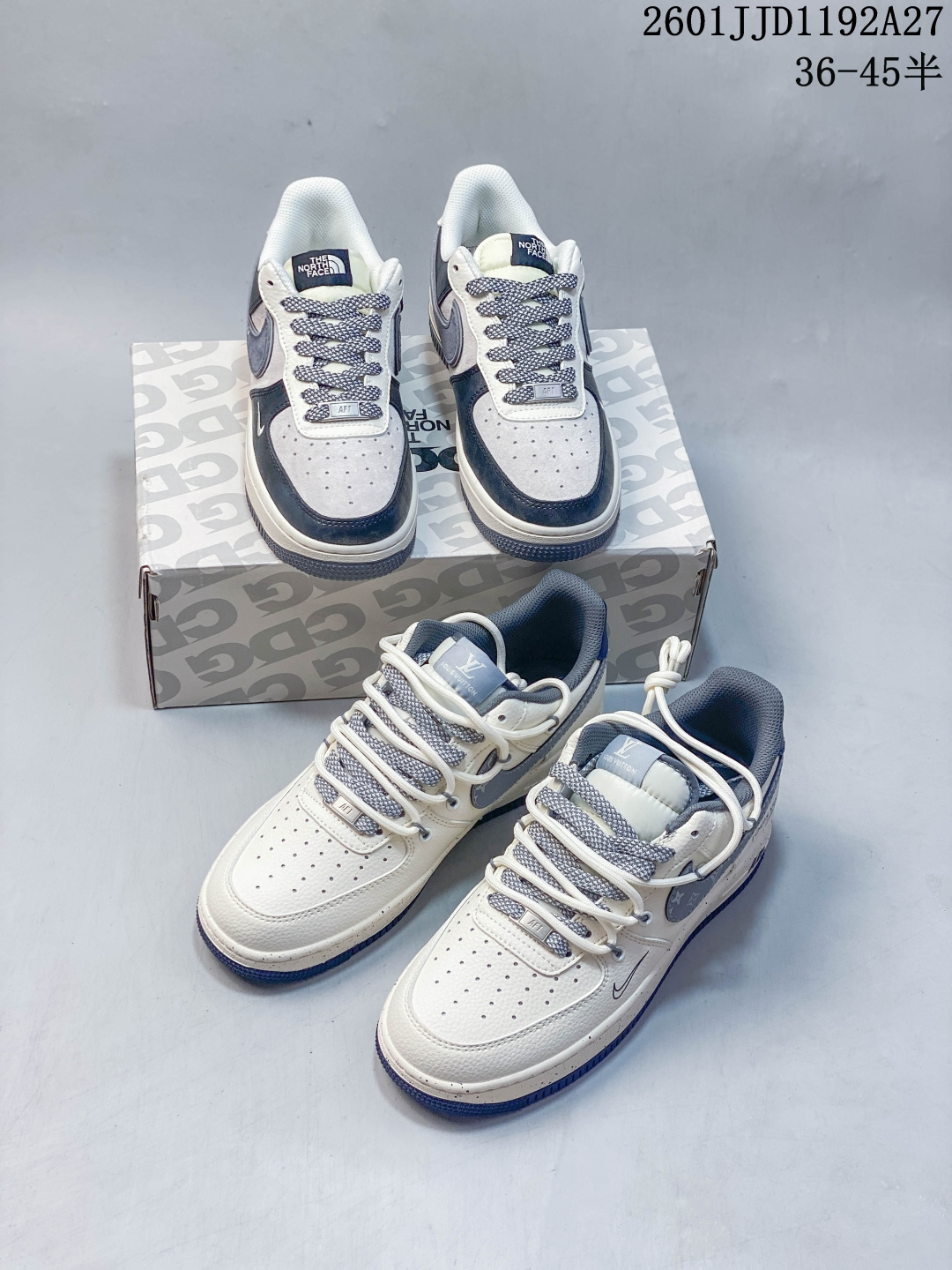 🈴特价💰130
海外限量发售！公司级NIke Air Force 1 '07 Low “北面联名--夹克黑”空军一号 低帮 运动鞋 休闲鞋 折边针车 工艺难度大 原楦头原纸板 原装鞋盒 定制五金配件 内置全掌气垫 原厂鞋底 
货号：DM6688-004
Size：36 36.5 37.5 38 38.5 39 40 40.5 41 42 42.5 43 44 44.5 45
01JJD1192A27