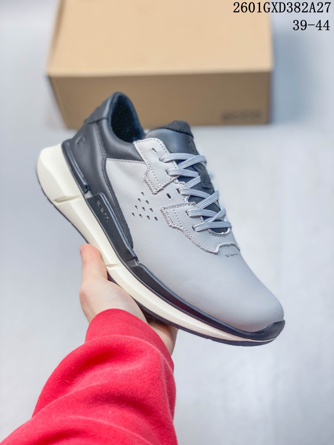 放店💰220
ECCO爱步男士休闲运动鞋
缓震透气跑步鞋 BIOM系列新款
柔软超轻的中底 提供出色的能量回弹和缓震体验 长效缓震的BIOM自然律动科技鞋楦
符合人体工学 带来裸足运动体验 牛皮鞋面
纹理自然 柔韧耐穿 直接注塑工艺连接鞋面与鞋底 一体成型 合脚牢固耐穿 橡胶外底
适应多种地形 防滑耐磨 强劲抓地
适跑畅练 城市运动鞋
官方货号: 8036643732
尺码:39 40 41 42 43 44
01GXD382A27