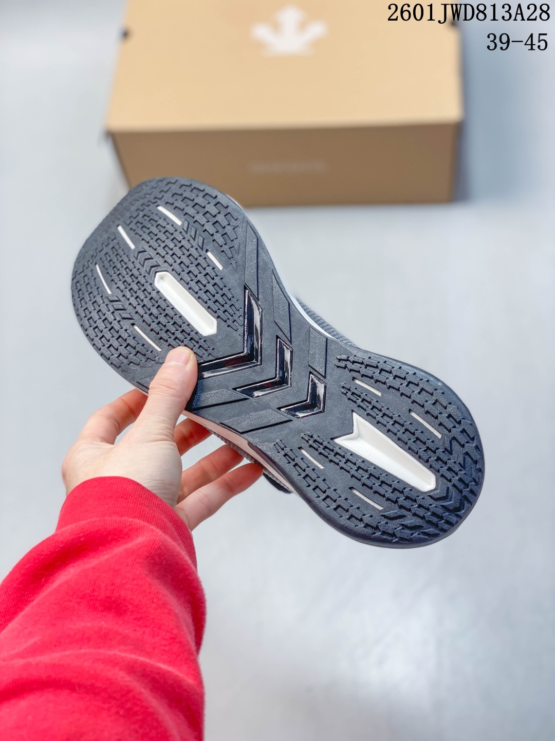 💰180
L/DESCENTE迪桑特轻盈缓震透气鞋面时尚休闲运动男子越野跑鞋 官方同步上架适合技术路线单日徒步穿着 aeriosflgtx鞋受到长途野外跑步鞋的启发 适合在变化的地形上进行快速轻快的徒步旅行穿着,舒适而有支撑性,使您充满信心。该设计与脚部融为一体,可最大限度地减少摩擦,gore-tex保护膜可防水,采用gore隐形适体(invisiblefit)技术,更轻薄舒适。敏捷、稳定和技术路线上的自信源于vibram® megagrip外底、压缩eva内底以及一体的tpu。重量约:275g技术特点防水透气轻量耐磨鞋子鞋外底结构vibram®megagripM橡胶化合材料耐用柔软鞋子结构tpu鞋头可防磨损压缩eva泡沫内底以及一体的tpu铁芯提高了灵活性和稳定性,使您充满信心鞋子衬垫结构4mm厚or模制插片材料gore-tex薄膜tpu高耐磨保护膜cordura®网眼布 尺码: 39-44
01JWD813A28