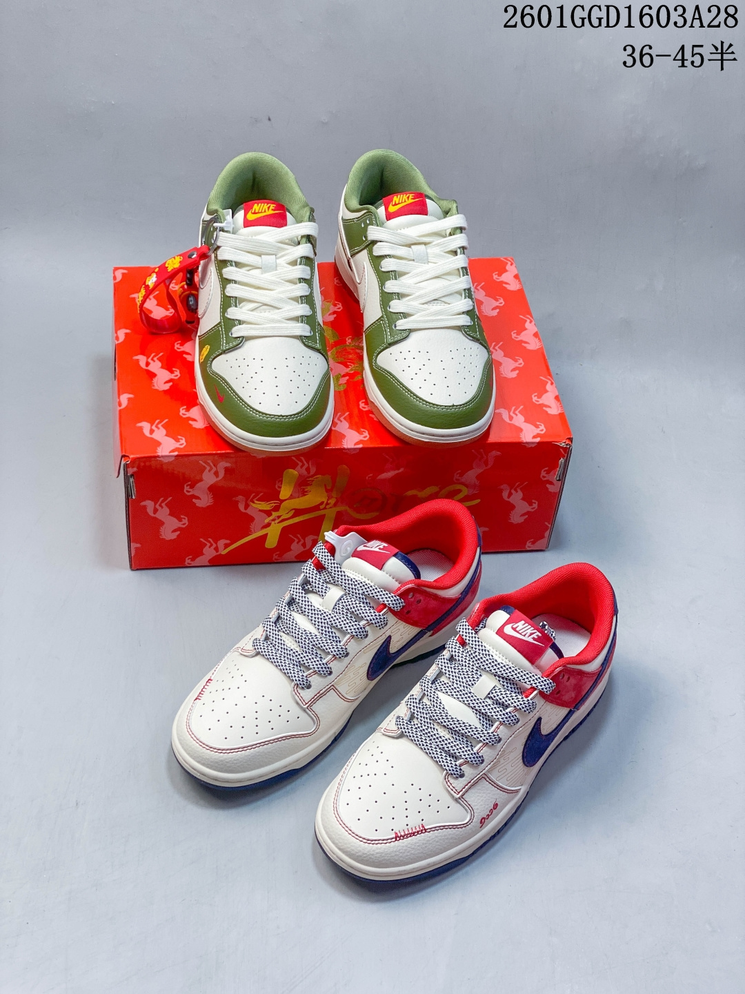 🈴  💰240                                                         复古街头奢潮！Nike Air Force 1（LV联名） 空军一号 爆款高端定制 深蓝经典老花撞上荔枝纹皮面奶白，每一寸都是奢侈与街头的双向奔赴！
采用米白与藏蓝的经典撞色，米白荔枝纹搭配深蓝色，中鞋身、鞋带均采用反光材质，视觉层次分明。鞋身侧面印有LV的经典花纹和标识，将奢侈品牌的辨识度与运动鞋型结合。
定制鞋盒 大厂纯原品质出货 超高清洁度 皮料切割干净无任何毛边 细节完美
货号：HH7518-078
Size：36 36.5 37.5 38 38.5 39 40 40.5 41 42 42.5 43 44 44.5 45
01GGD1603A28