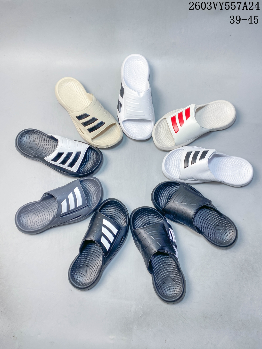 简介:Adidas 阿迪达斯男鞋 LIGHTBLAZE SLIDESP 运动休闲JS3586摩登舒适拖鞋,配有模制鞋床和可调节束带 百搭防滑防磨厚底一字 黑色/白色 运动舒缓休闲拖鞋 中性轻运动 新品 搭载Lightstrike中底科技,脚感自在,适合旅途中穿着.合成鞋面配有可调节的束带,助你随心调节松紧,而织物衬里则为脚下带来惬意感受.此外还有合成外底为摩登设计添上点睛之笔,为你带来所需的扎实脚感.• 常规版型• 套入式设计• 合成鞋面• 织物衬里• Lightstrike中底科技• 合成外底,打工人摸鱼神器!这双拖鞋办公室也能穿✔️ 货号: JS3588 VY557A24