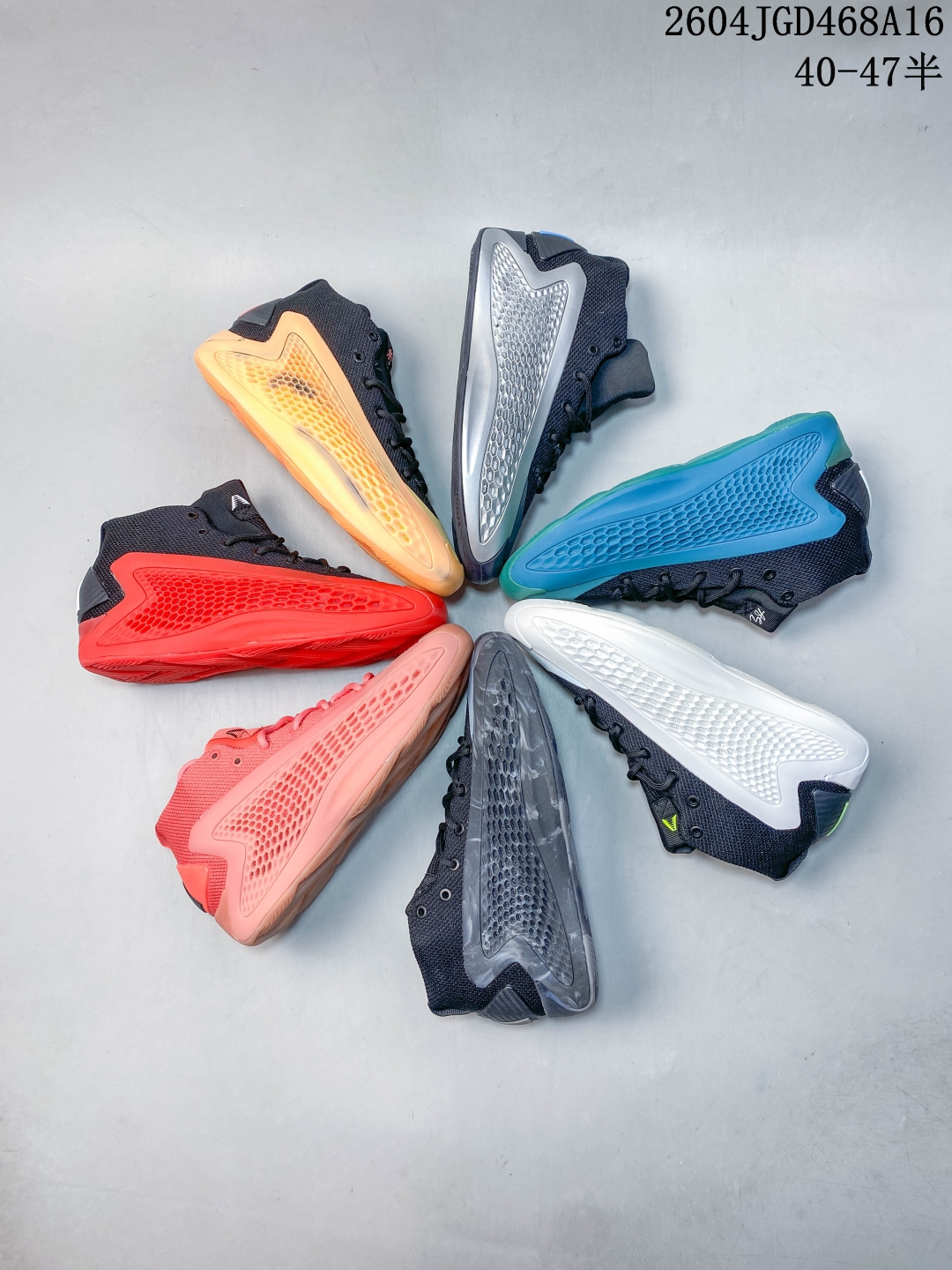 Adidas Anthony Edwards A.E. 1”华子一代”安东尼·爱德华兹签名实战减震防滑耐磨高帮篮球鞋 球鞋的整体设计非常复古 也可以理解为并不是目前篮球鞋的设计趋势 AE1流线简约的设计 也是让其非常具有辨识度 袜套与「蚁巢」组成的鞋身 在保证透气效果的同时 搭配鞋带更能带来相当出色的鞋脚一体性 中底自然还是搭载着AD的当家科技 JETBoost 并经由外层 TPU 包裹 将软、弹和支撑性同时兼顾 货号:IF1860 带半码 04JGD468A16