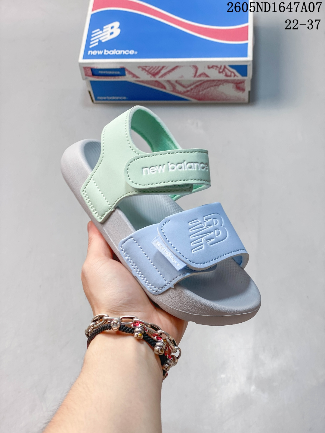 童鞋!新百伦New Balance NB3205 时尚简约舒适低帮儿童户外鞋 K3205E1P ND1647A07