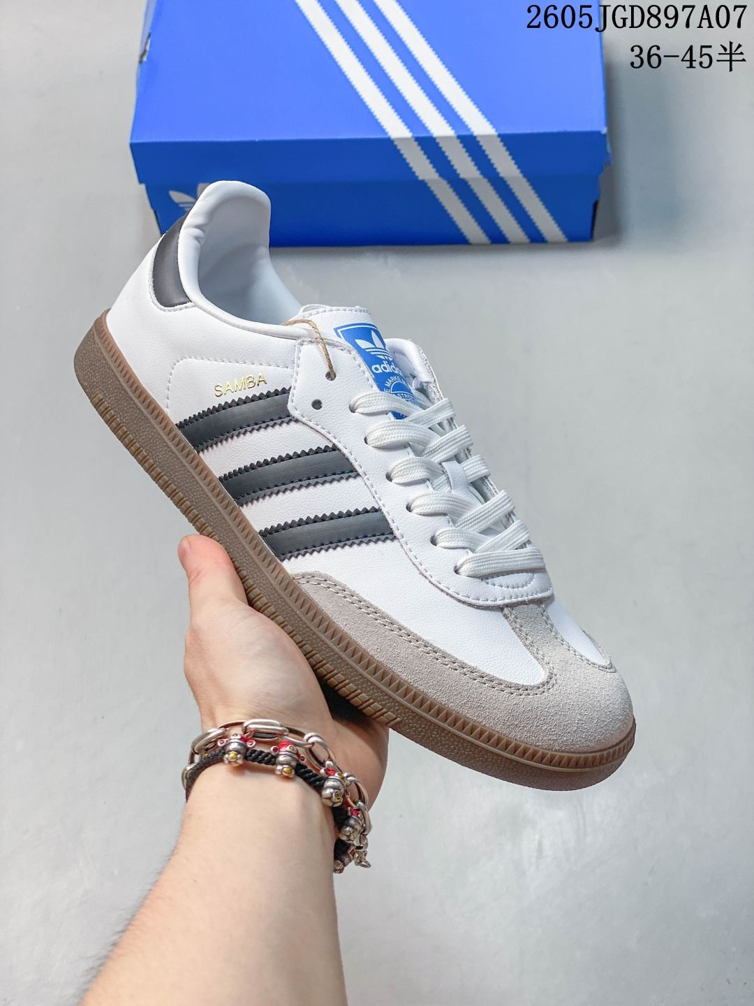 Adidas Samba VEGAN # 爆款 韩国鬼佬指定订单桑巴纪念日系列 区别市面假皮革通货Adidas 近70年的经典Samba OG 原装全头层制作超软头层真皮杜绝劣质仿皮修长的鞋楦,略微尖尖的鞋头,翻毛皮的鞋头拼接,这些我们都看得到的元素正是Samba的设计灵魂 货号:HO1877 Size:如图所示 编码:271JGD0507 05JGD897A07