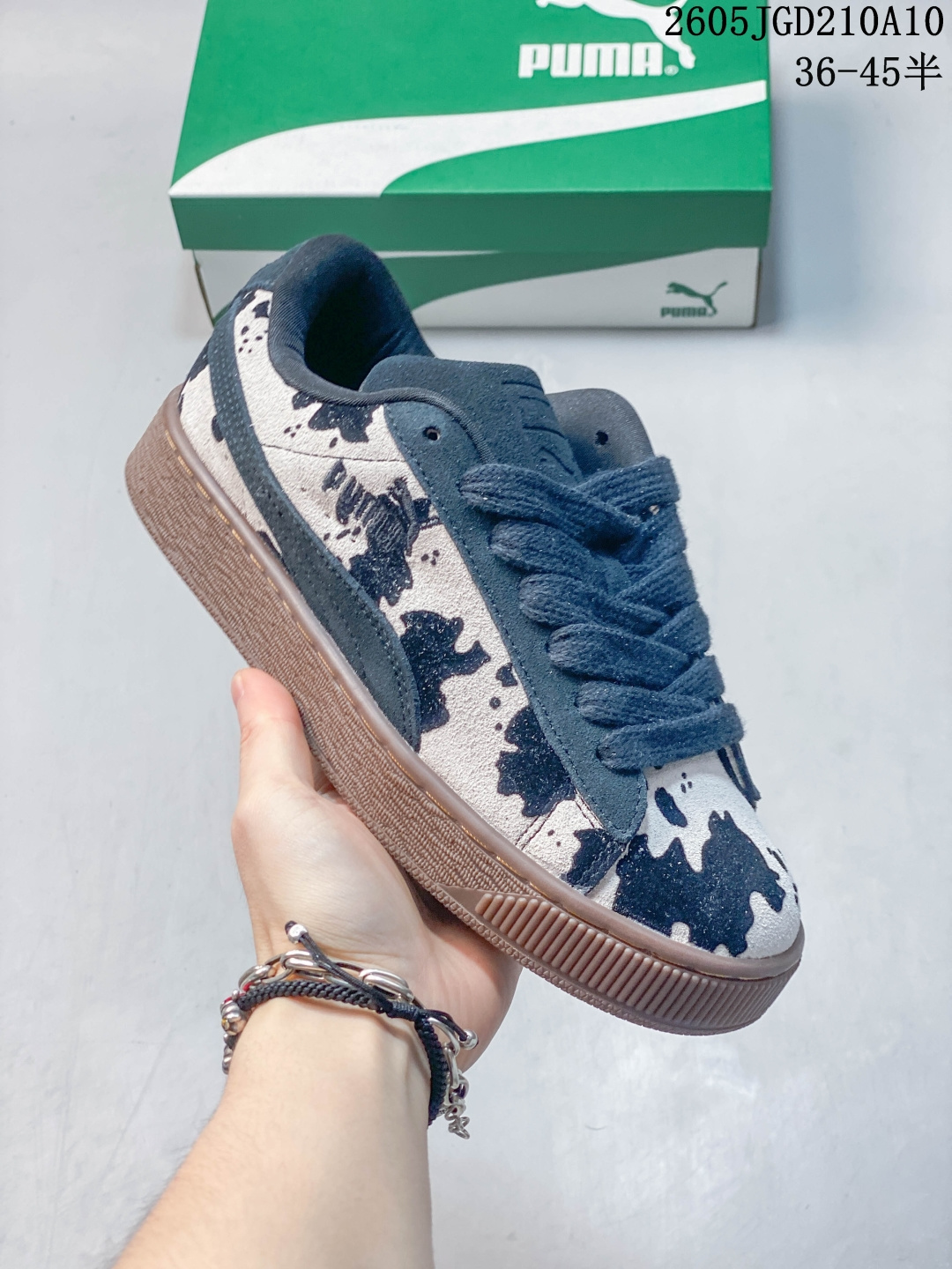 【公司级】彪马(PUMA)男女式运动板鞋 Suede XL Crush 防滑耐磨百搭舒适时尚休闲鞋 PUMA Black-Shadow Gray复古单品彪马 时尚 舒适 防滑耐磨 低帮 板鞋 男女同款.防滑耐磨#好穿不累脚 #好鞋推荐 - 带T的鞋子.PUMA面包鞋好有秋冬氛围感!上脚好舒服呀!可可爱爱 一眼爱住.建议尺码买大一码喔#最近很喜欢的鞋 #舍不得扔掉的鞋 #2024得物年度鞋王 #膨然心动的面包鞋 #一见钟情的面包鞋 #秋冬鞋柜大焕新. 货号: 403253 JGD210A10