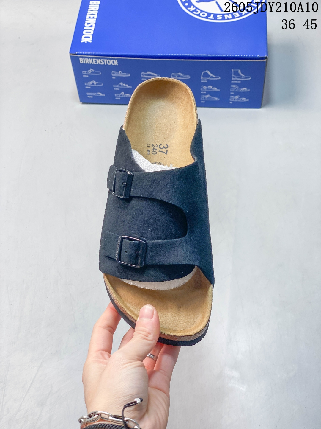 【公司级】彪马(PUMA)男女式运动板鞋 Suede XL Crush 防滑耐磨百搭舒适时尚休闲鞋 PUMA Black-Shadow Gray复古单品彪马 时尚 舒适 防滑耐磨 低帮 板鞋 男女同款.防滑耐磨#好穿不累脚 #好鞋推荐 - 带T的鞋子.PUMA面包鞋好有秋冬氛围感!上脚好舒服呀!可可爱爱 一眼爱住.建议尺码买大一码喔#最近很喜欢的鞋 #舍不得扔掉的鞋 #2024得物年度鞋王 #膨然心动的面包鞋 #一见钟情的面包鞋 #秋冬鞋柜大焕新. 货号: 403253 JDY210A10