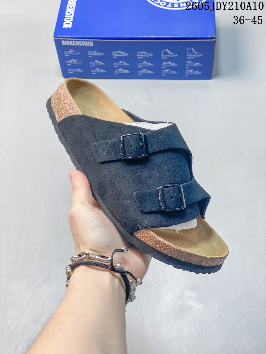 【公司级】彪马(PUMA)男女式运动板鞋 Suede XL Crush 防滑耐磨百搭舒适时尚休闲鞋 PUMA Black-Shadow Gray复古单品彪马 时尚 舒适 防滑耐磨 低帮 板鞋 男女同款.防滑耐磨#好穿不累脚 #好鞋推荐 - 带T的鞋子.PUMA面包鞋好有秋冬氛围感!上脚好舒服呀!可可爱爱 一眼爱住.建议尺码买大一码喔#最近很喜欢的鞋 #舍不得扔掉的鞋 #2024得物年度鞋王 #膨然心动的面包鞋 #一见钟情的面包鞋 #秋冬鞋柜大焕新. 货号: 403253 JDY210A10
